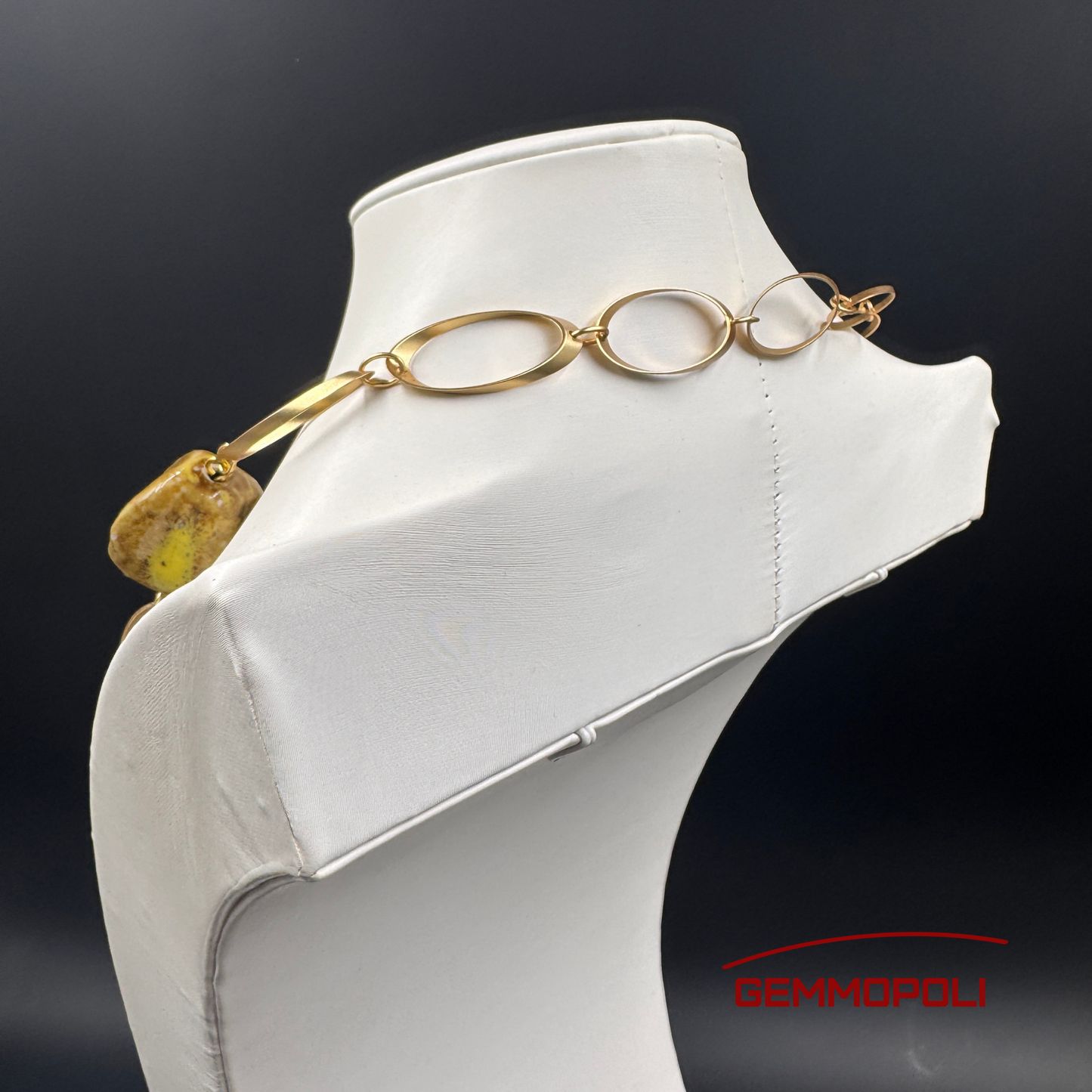 Collana Gemmopoli ispirata allo stile Chanel con porcellana ocra senza chiusura