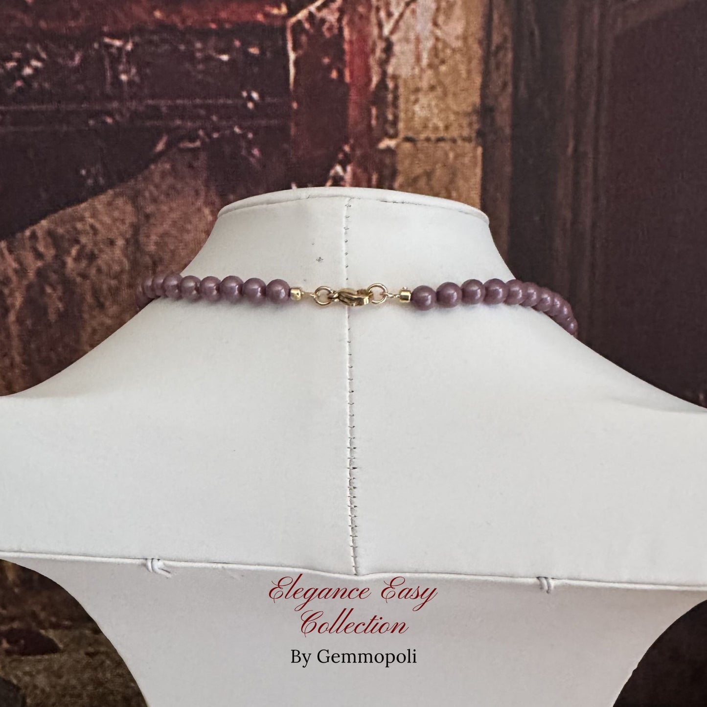 Chiusura acciaio oro della Collana Elegance Easy tortora stile elegante e neutro