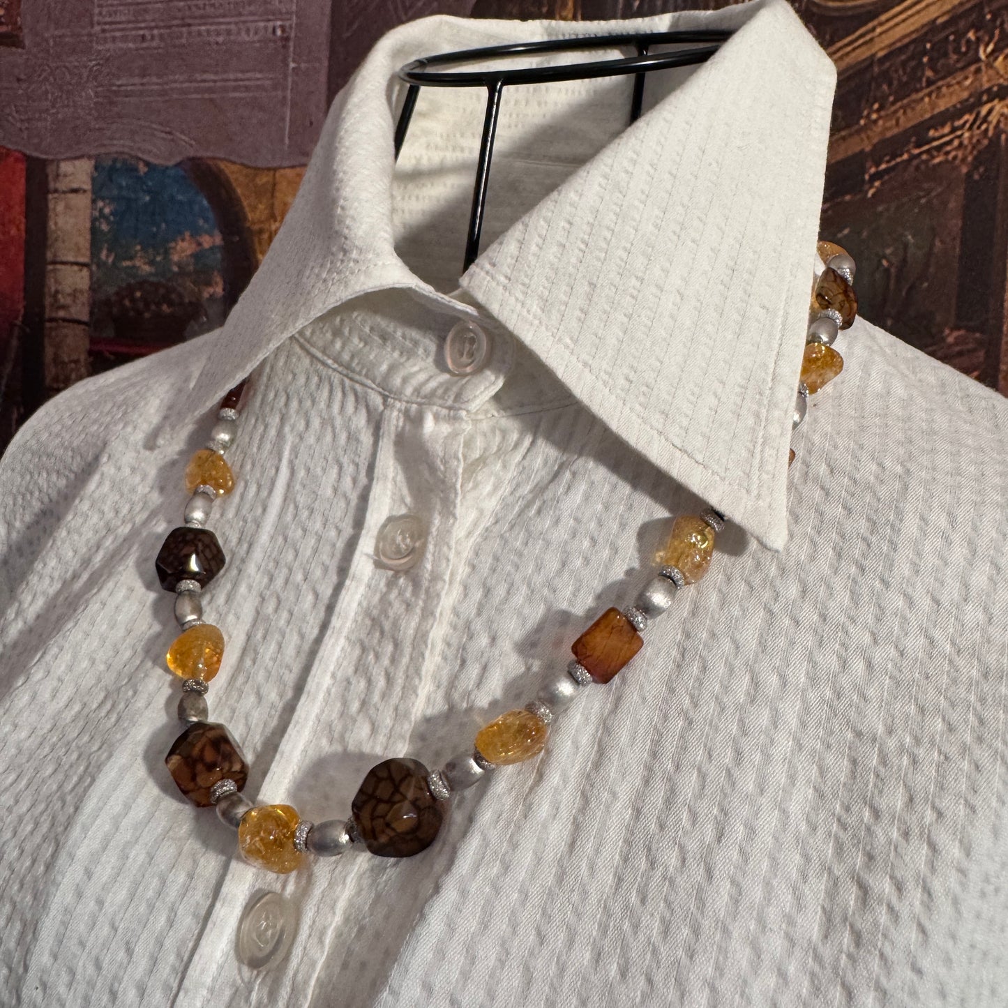 Collana Citrino e Agata, la combinazione alchemica per attrarre abbondanza (Sole) e stabilizzare l'energia (Mercurio).