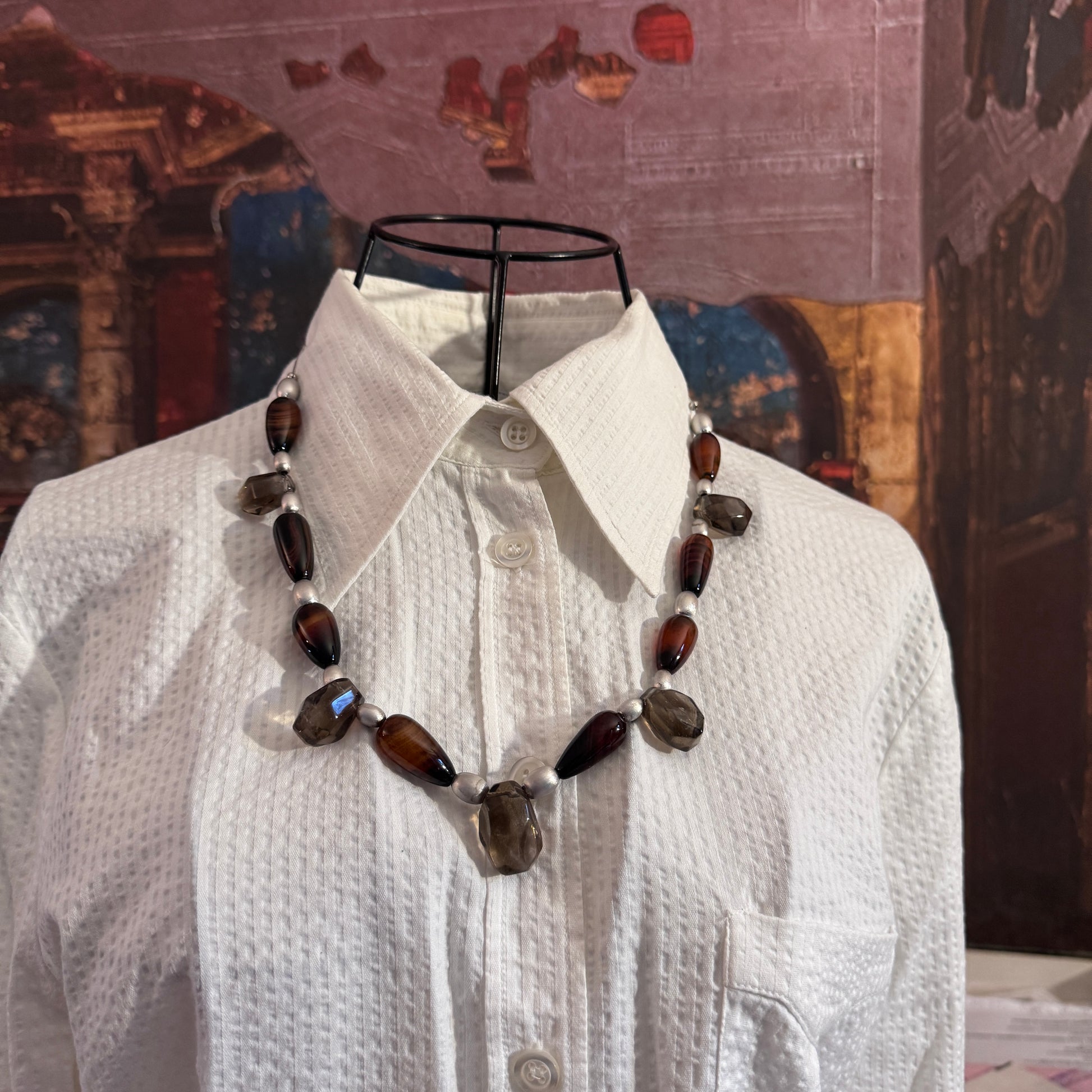 Collana Agata e Quarzo Fumé, la combinazione alchemica per stabilità (Saturno) e armonia (Luna), ideale per i Chakra inferiori.