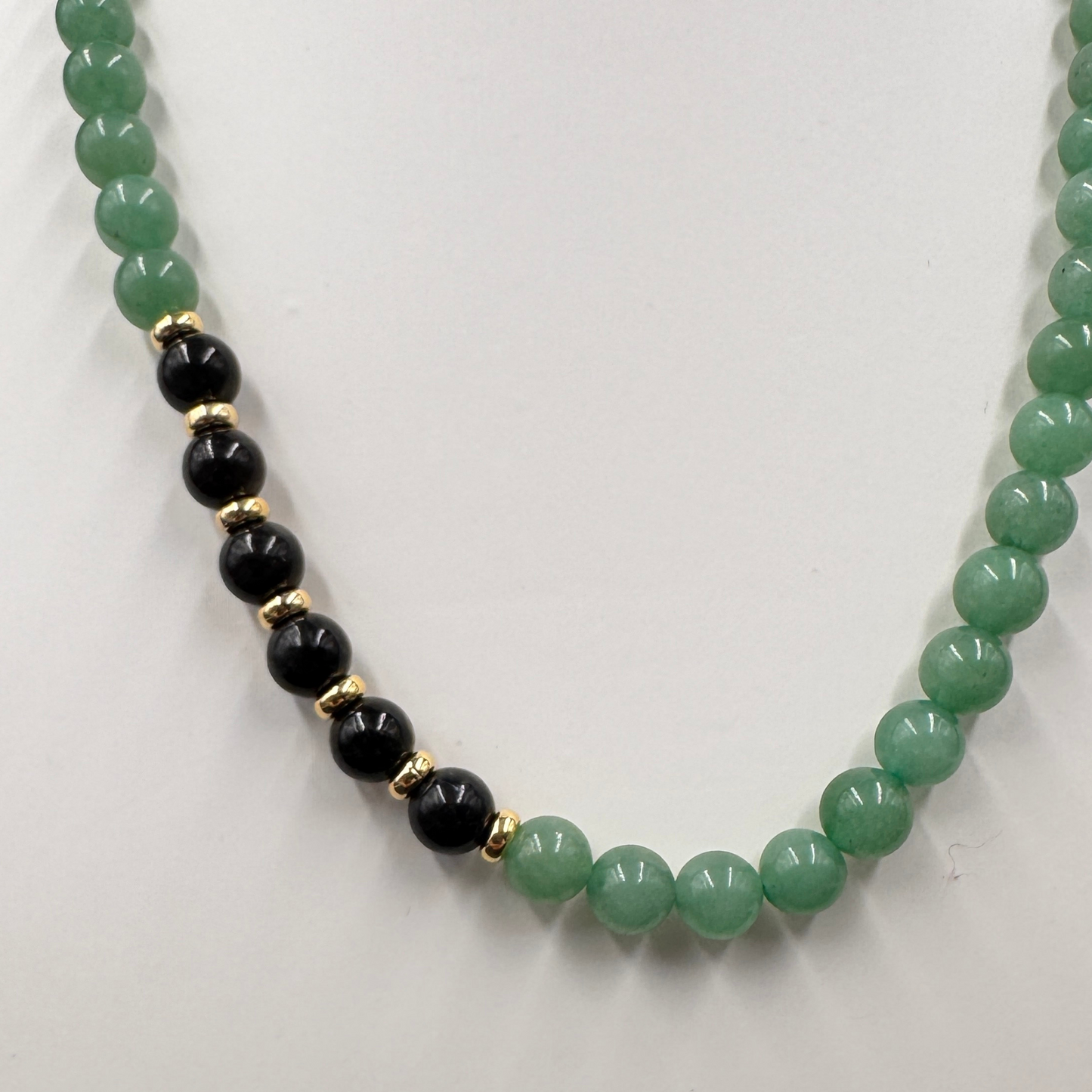 Collana Avventurina Verde e Onice Nero, pietra aurea di guarigione del Cuore e radicamento (Codice A0012).