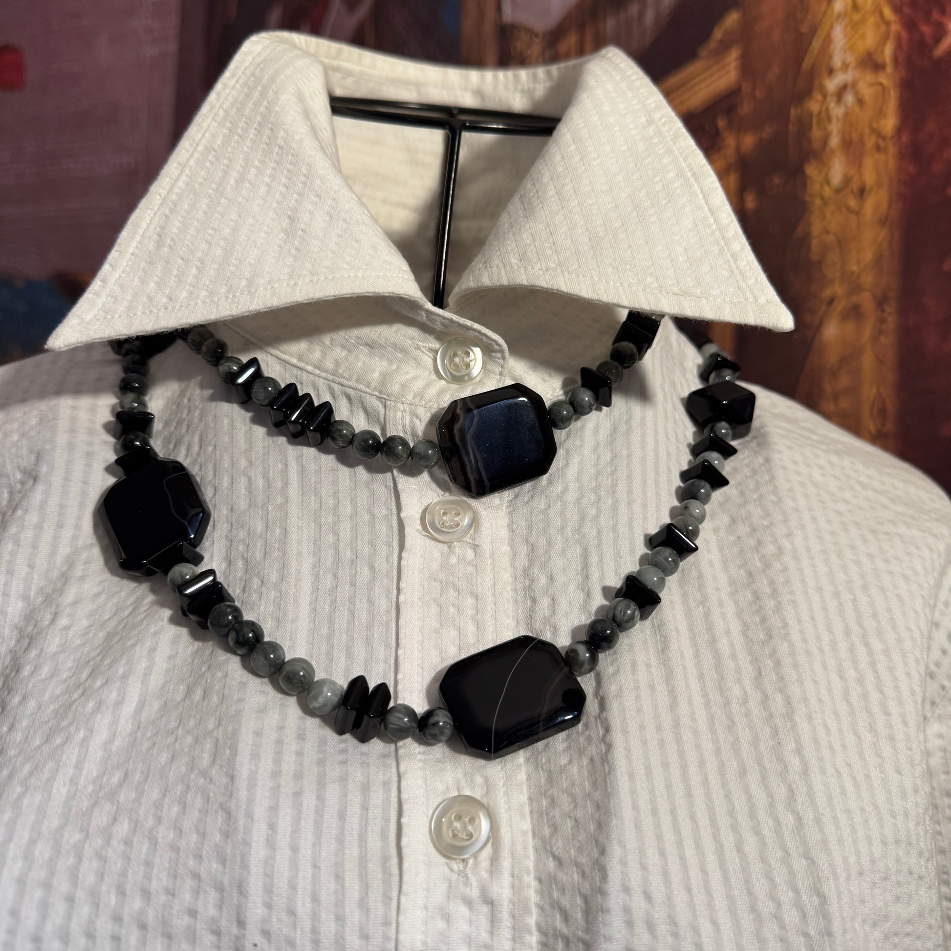 Collana Occhio di Falco, Onice e Agata, la combinazione alchemica per la protezione (Saturno) e l'intuizione (Urano).