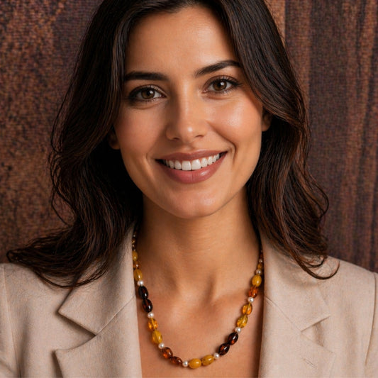 Modella che indossa collana A0027