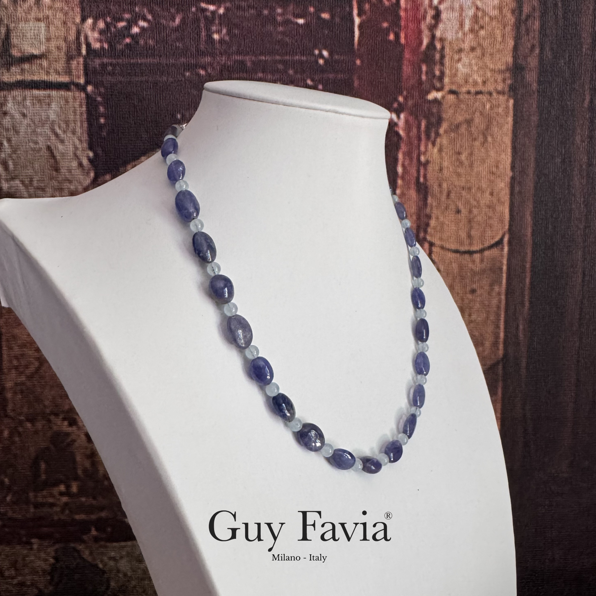 Collana pietre naturali blu e azzurre tanzanite acquamarina dettagli lato sinistro