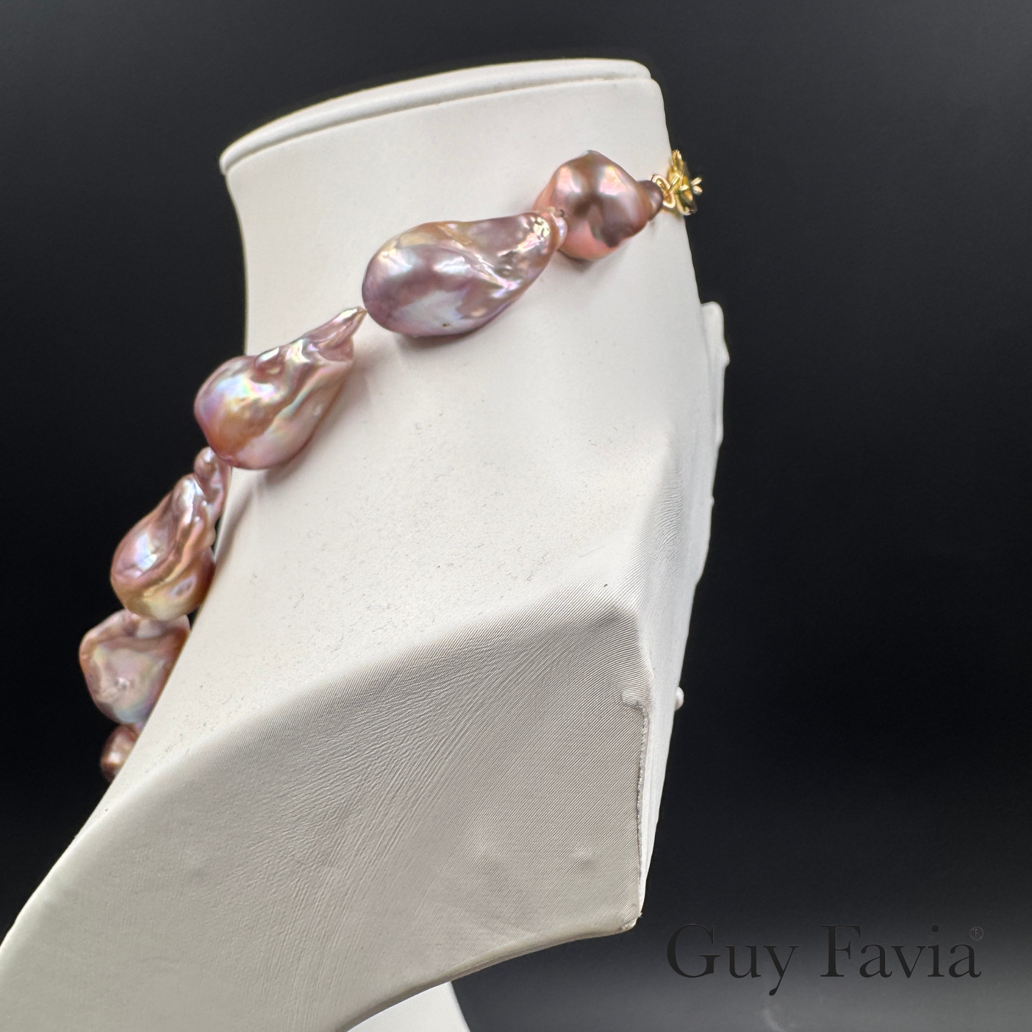 Dettaglio perle naturali viola e argento