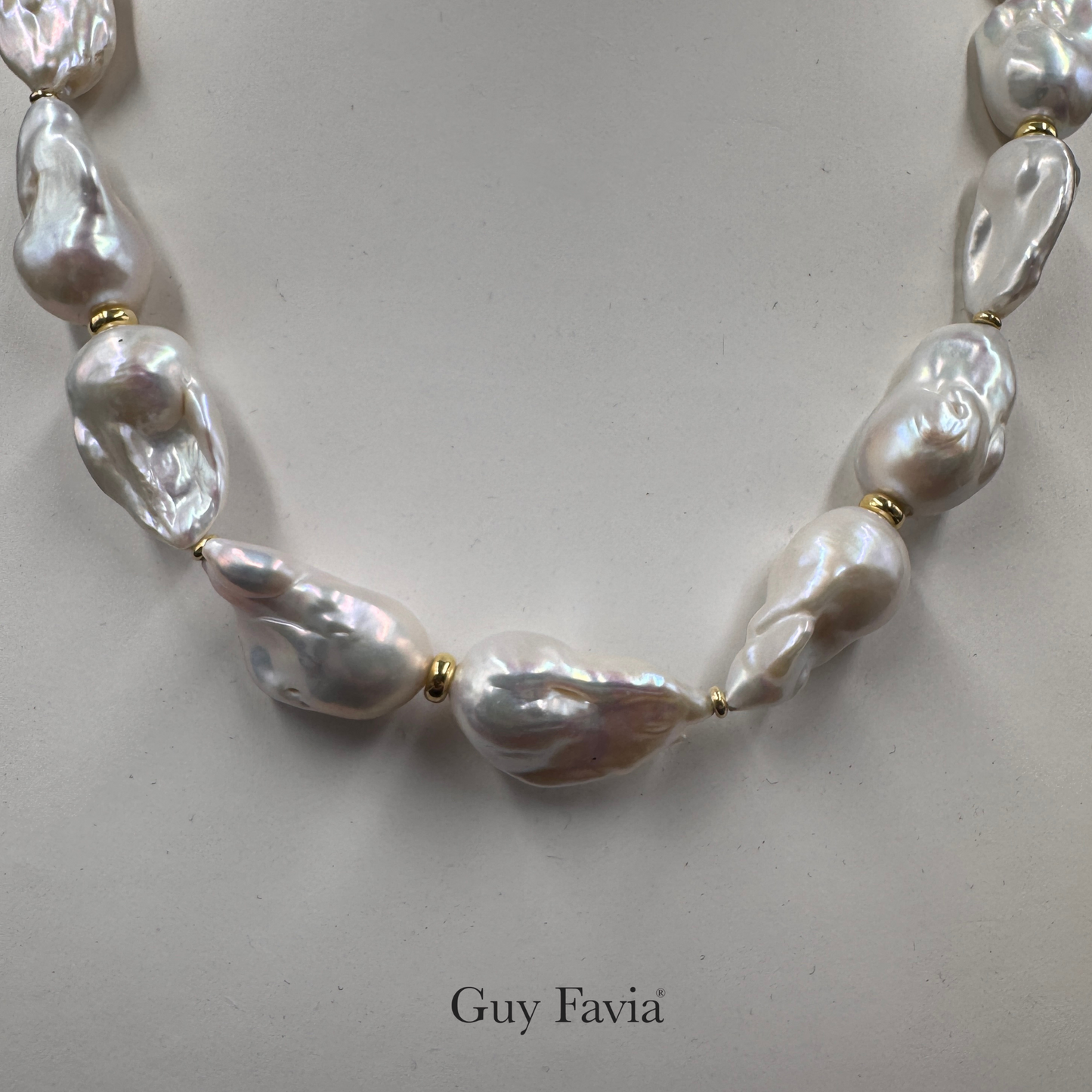 Dettaglio collana Guy Favia A1031 perla barocche bianche