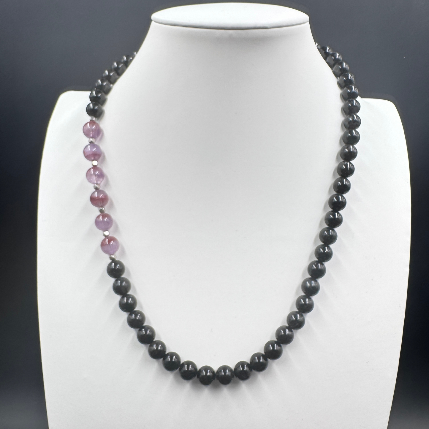 Collana in Onice Nero e Autentica Auralite 23, pietra aurea che armonizza tutti i Chakra e infonde autocontrollo (Codice A1033).