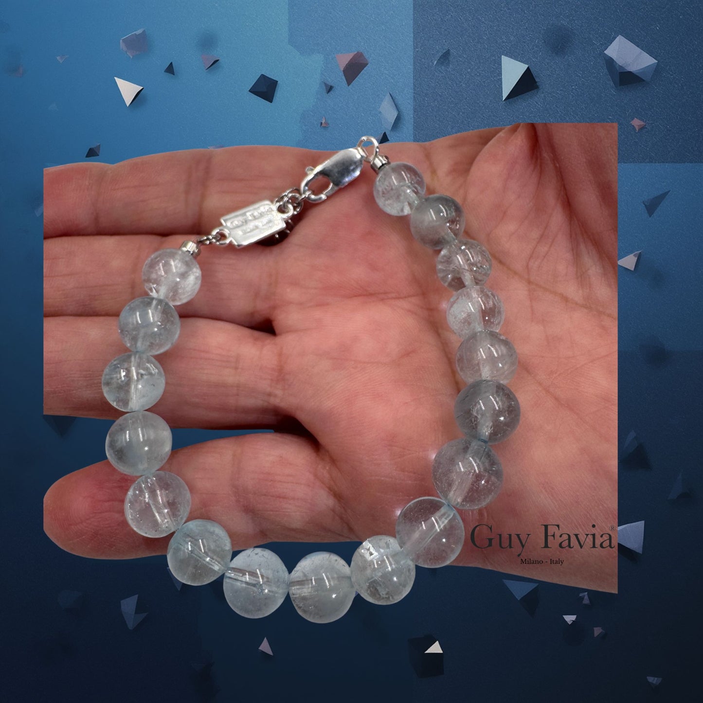 Dettaglio perle tonda lisce 8 mm di Topazio Azzurro naturale collezione Guy Favia.