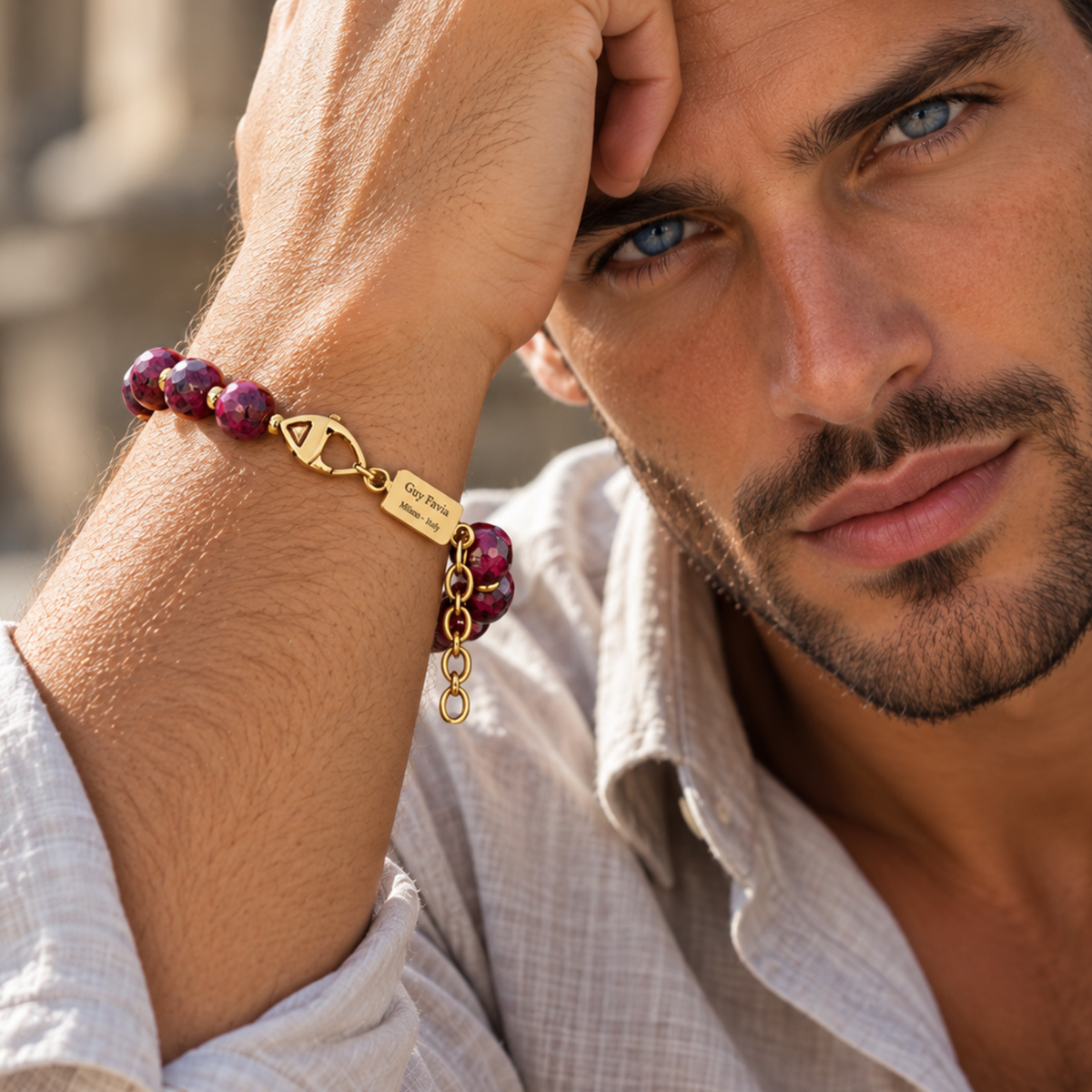 Bracciale Rubino sfaccettato 8 mm CI0016 indossato al polso di modello 