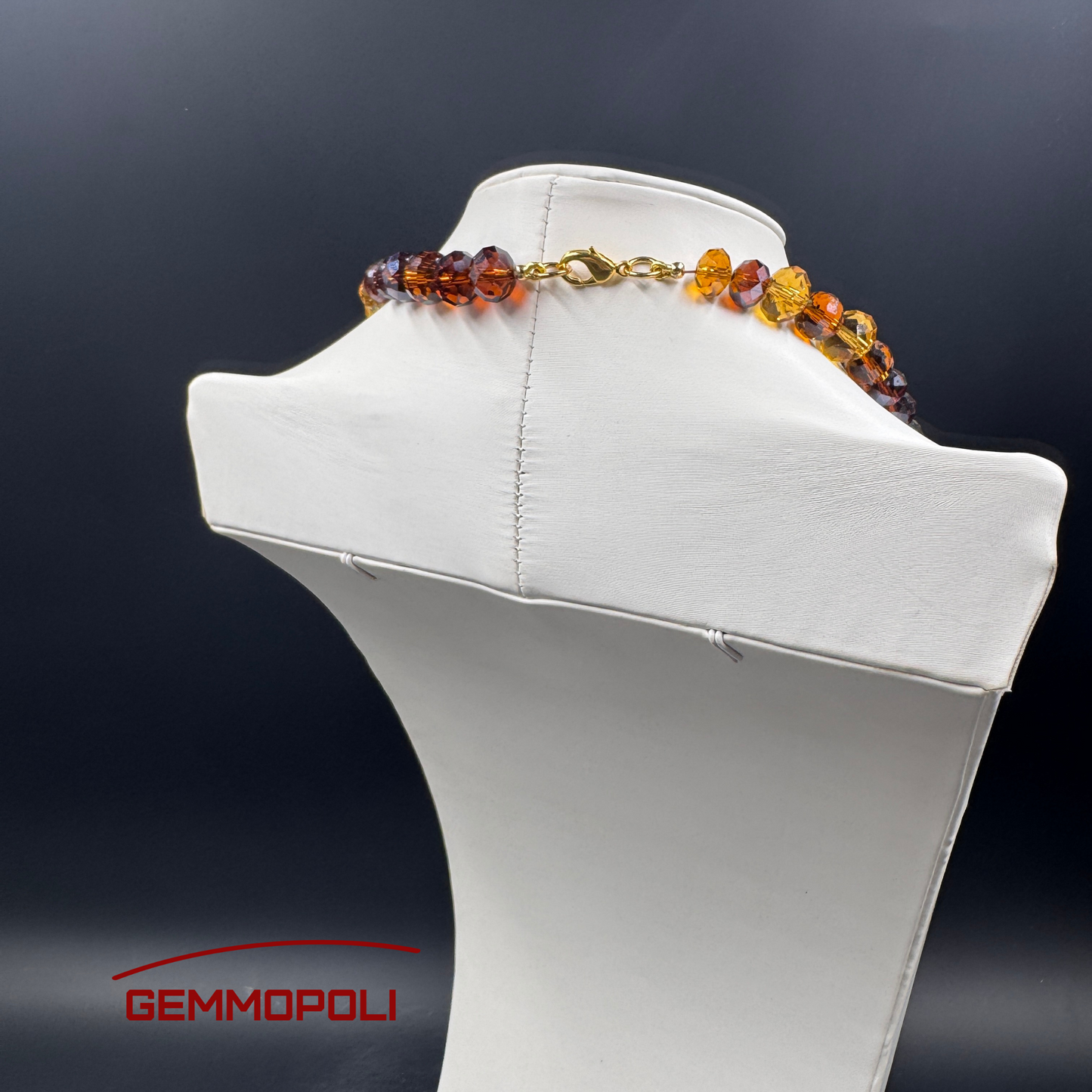Dettaglio sfere di cristallo ambra e chiusura – Collana Gemmopoli