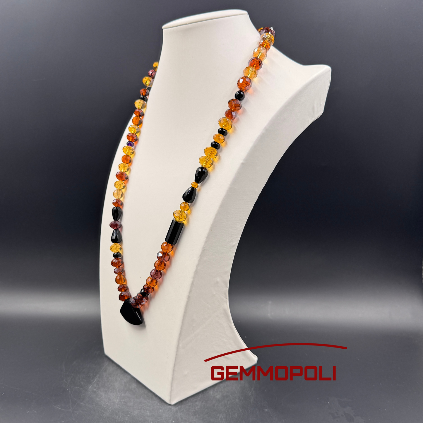 Gioiello eclettico in cristalli ambrati e pietre dure nere – Gemmopoli