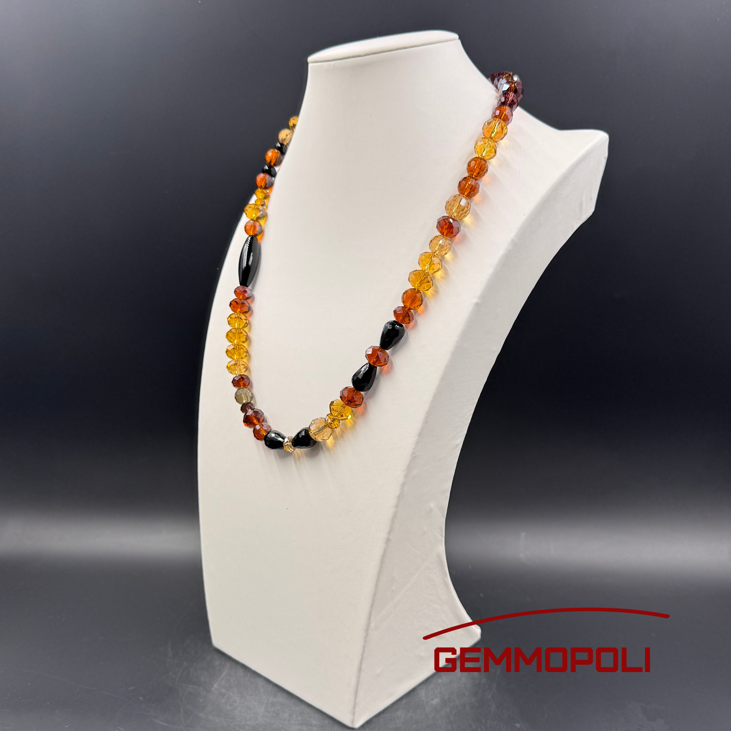 Gioiello eclettico in cristalli caldi e pietre dure nere – Gemmopoli