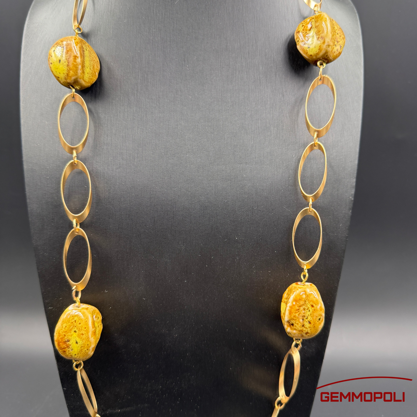 Collana lunga Chanel style in porcellana smaltata ocra e catena dorata