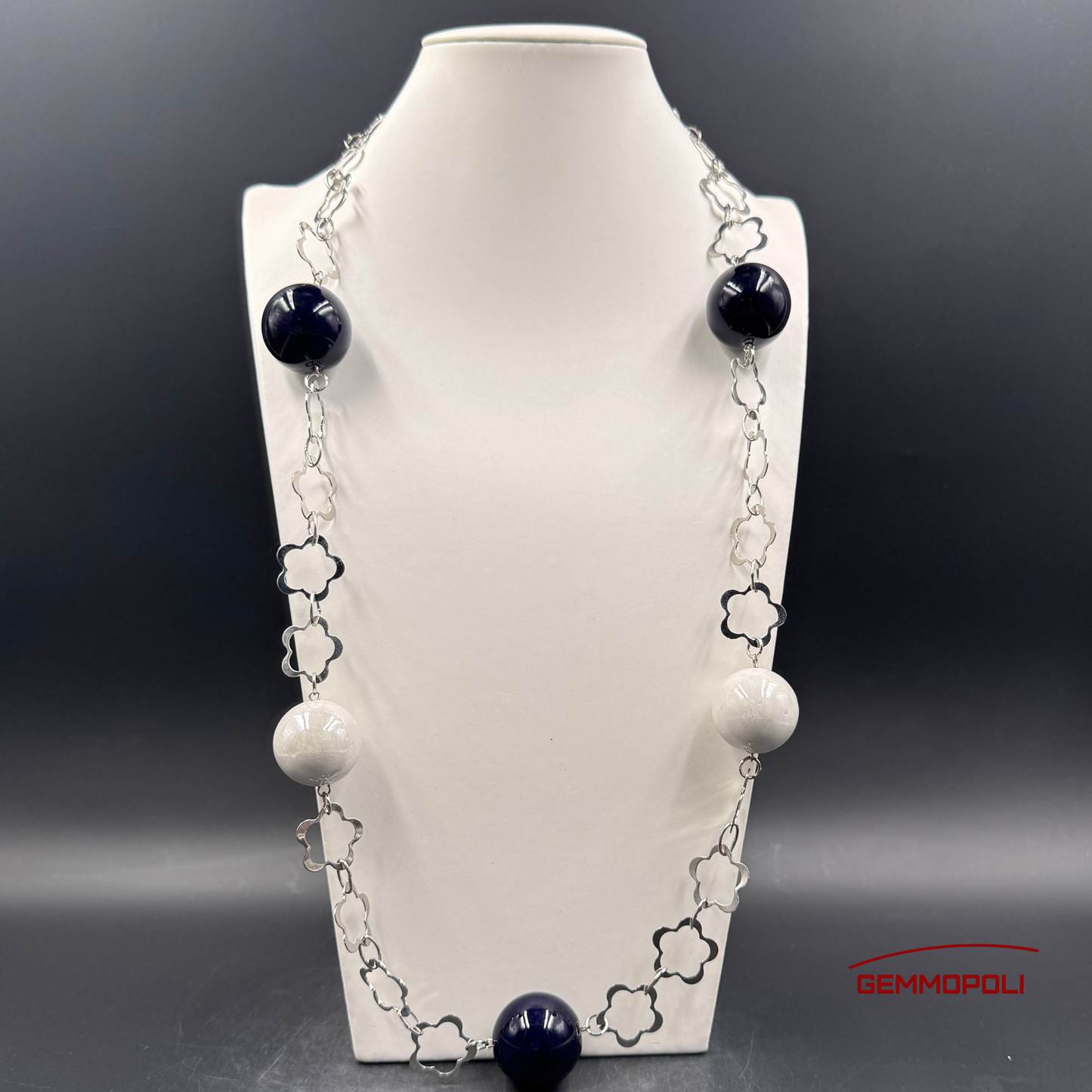 Collana tipo Chanel con sfere in porcellana bianca e nera