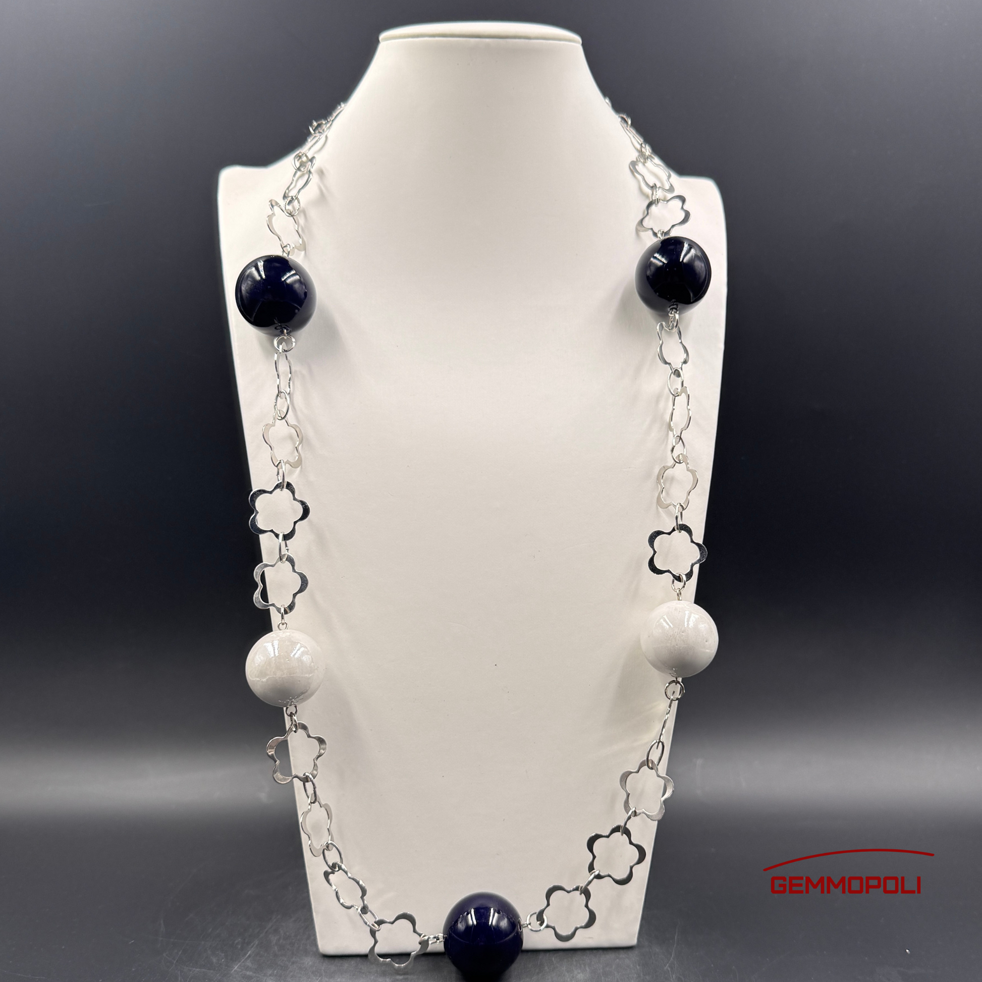 Collana tipo Chanel con sfere in porcellana bianca e nera