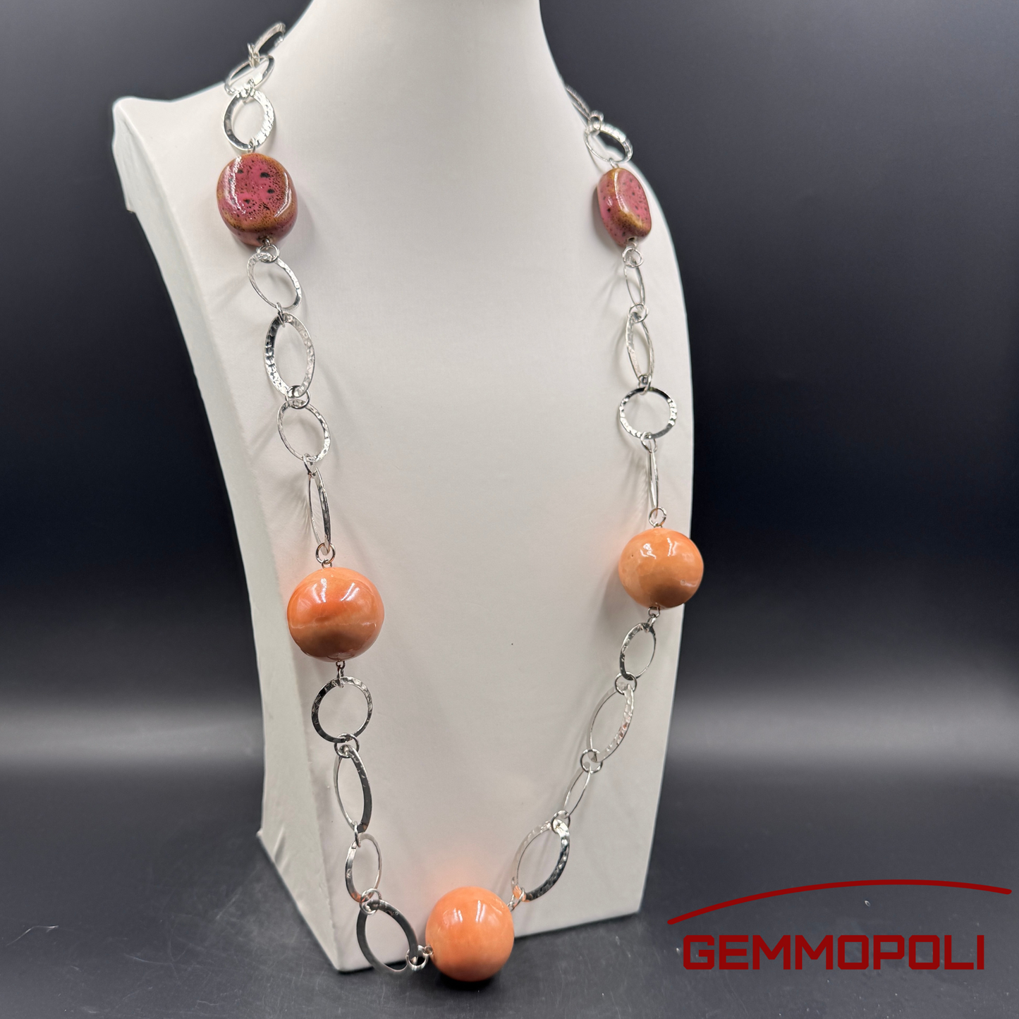 Collana lunga Chanel style con sfere rosa lucide e inserti porcellana rosa venato 