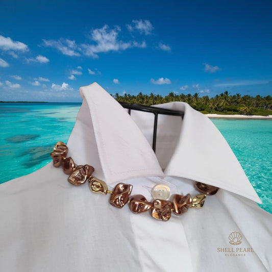 Primo piano della texture naturale delle perle di conchiglia barocche.