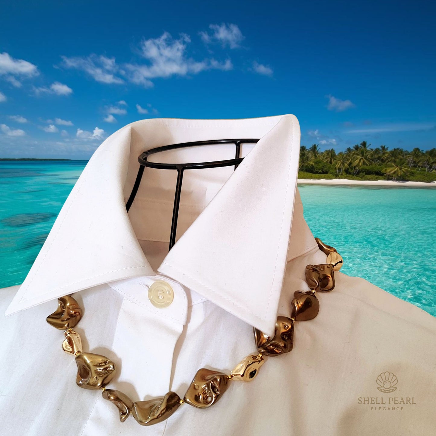 Collana perle di conchiglia barocche bronzo e oro GA0020 su fondo mare .