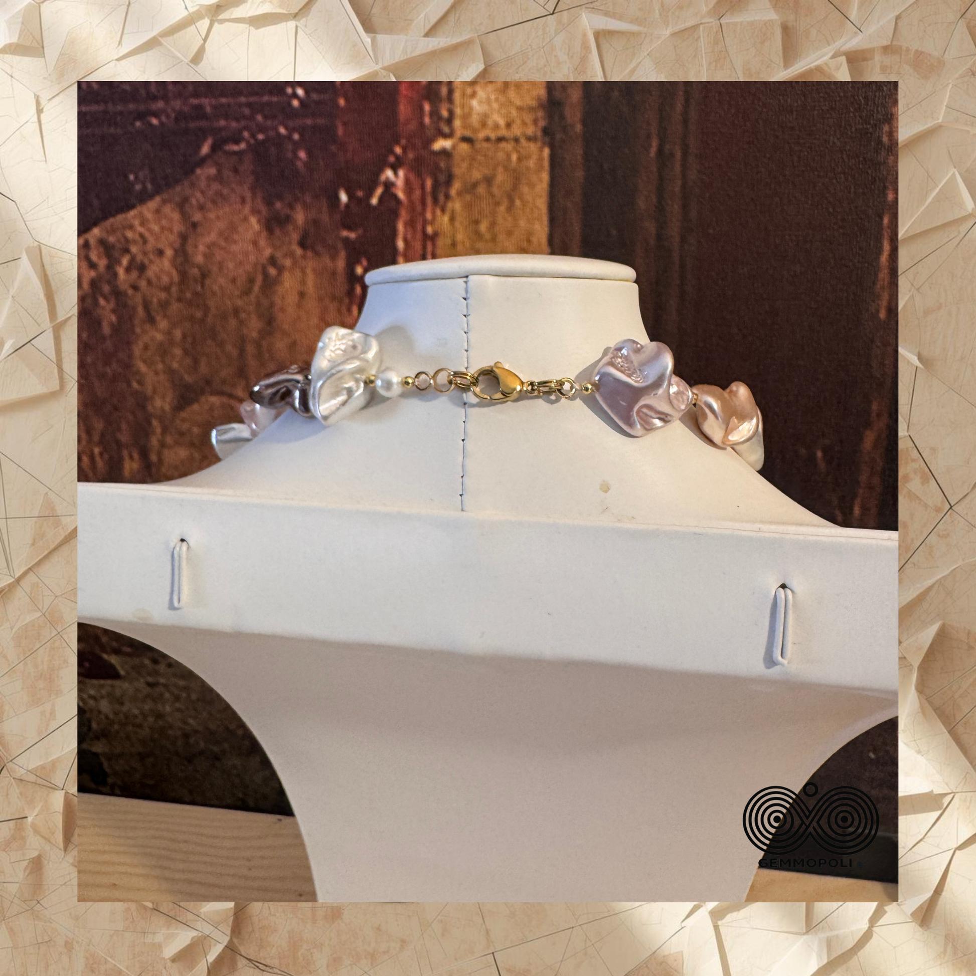 Dettaglio chiusura collana  perle Madreperla Barocca Bianco Rosa Marrone Oro 