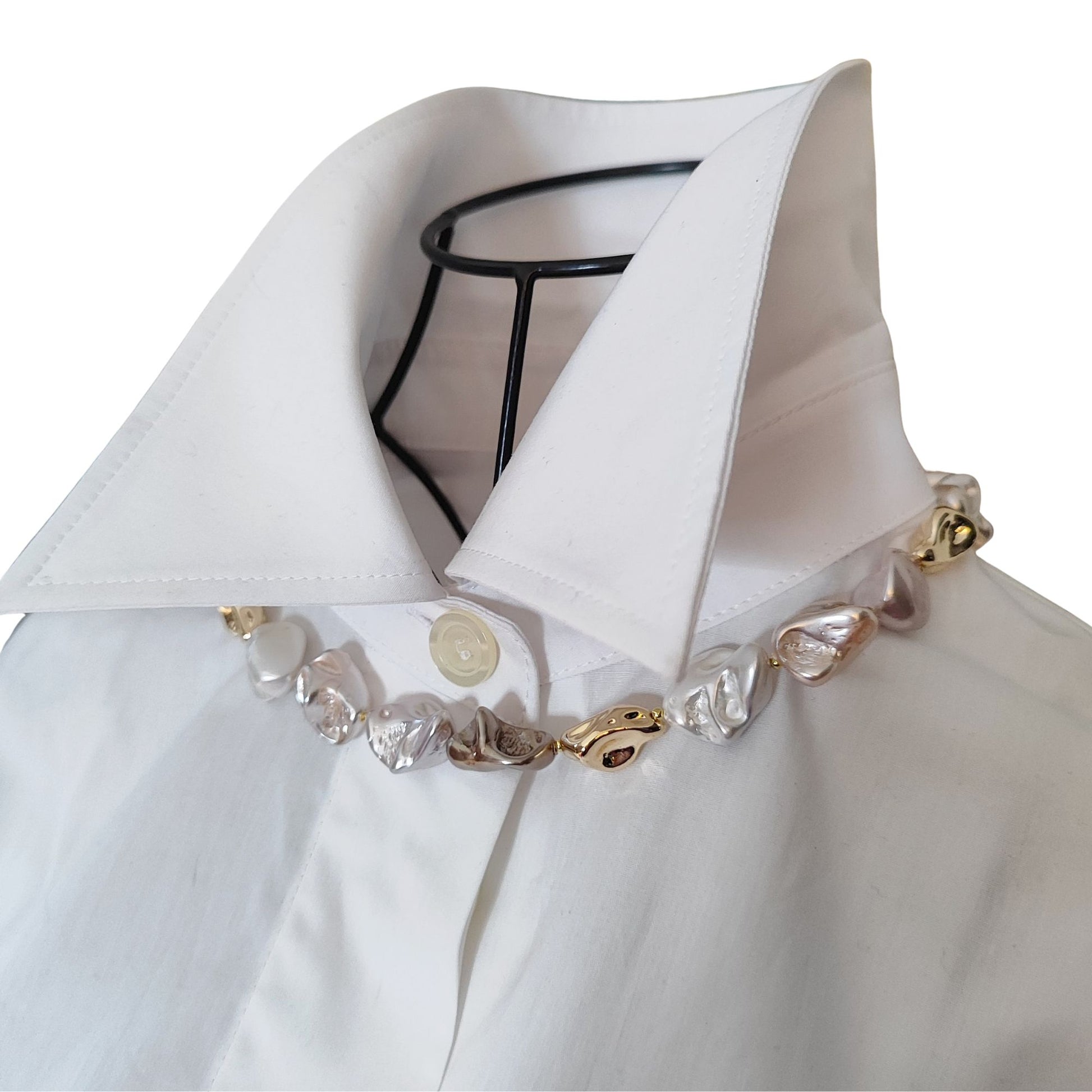 Collana perle di conchiglia barocche multicolore rosa bianco marrone GA0021 su sfondo bianco