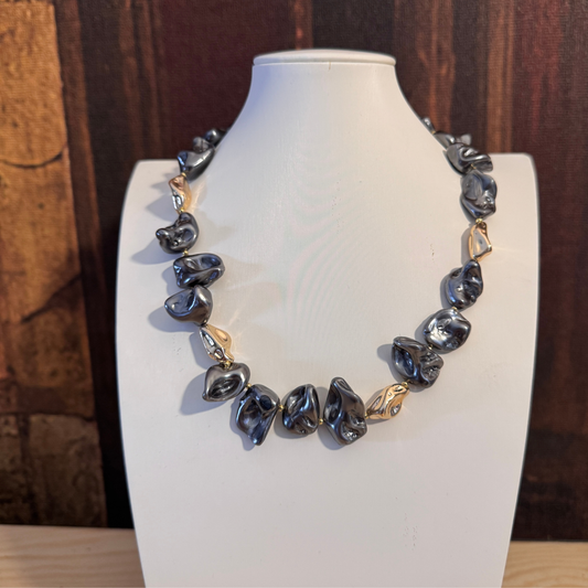 Collana perle di conchiglia barocche grigio scuro e oro GA0022 