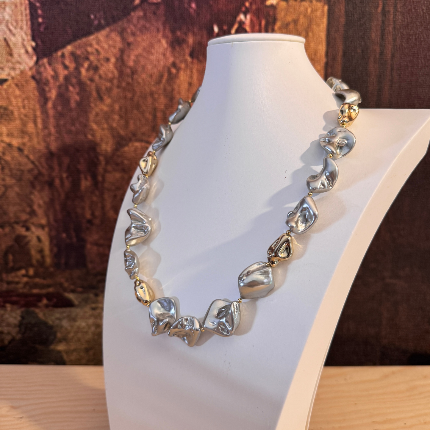 Vista lato destro Collana Madreperla Barocca Gemmopoli GA0023 