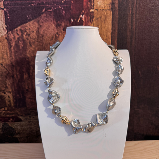 Collana perle di conchiglia barocche grigio chiaro e oro GA0023 