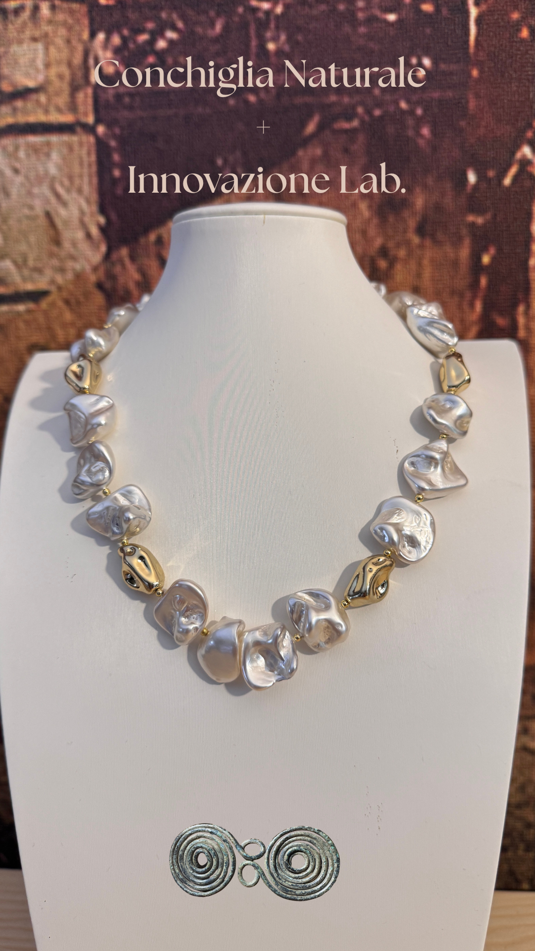 Collana perle di conchiglia barocche rosa delicato e oro GA0025, verticale per social.