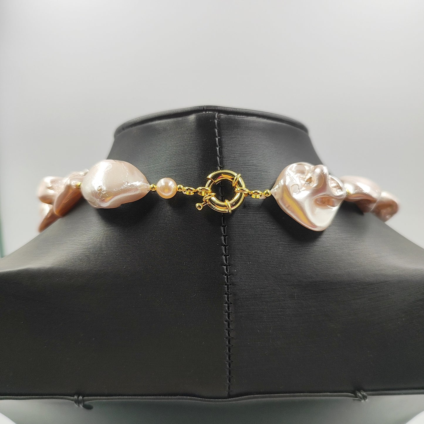 Dettaglio chiusura placcato oro, GA0025 collana Shell pearl elegance.