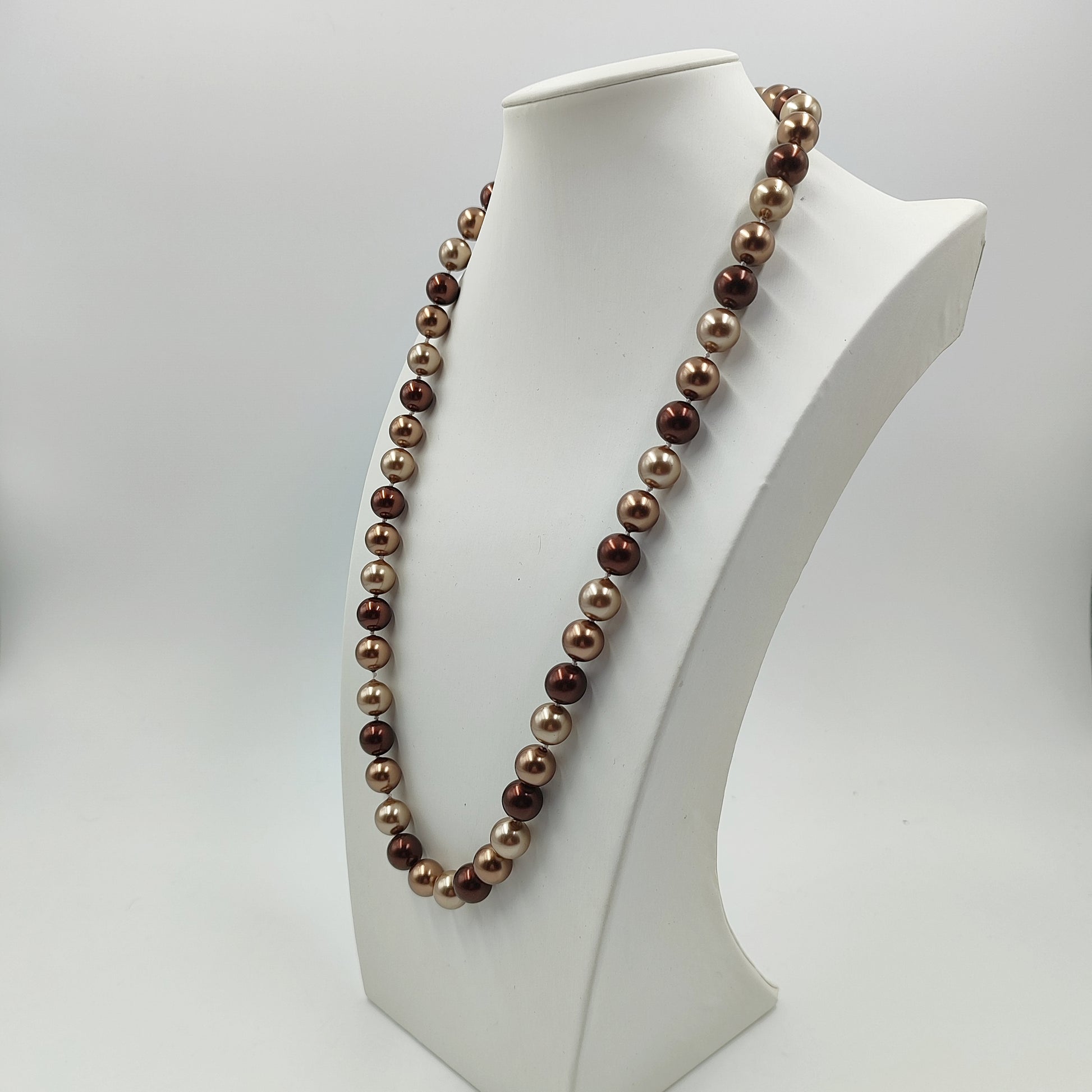 Collana Shell Pearl Tonda, alternativa di lusso alle perle di Maiorca. 