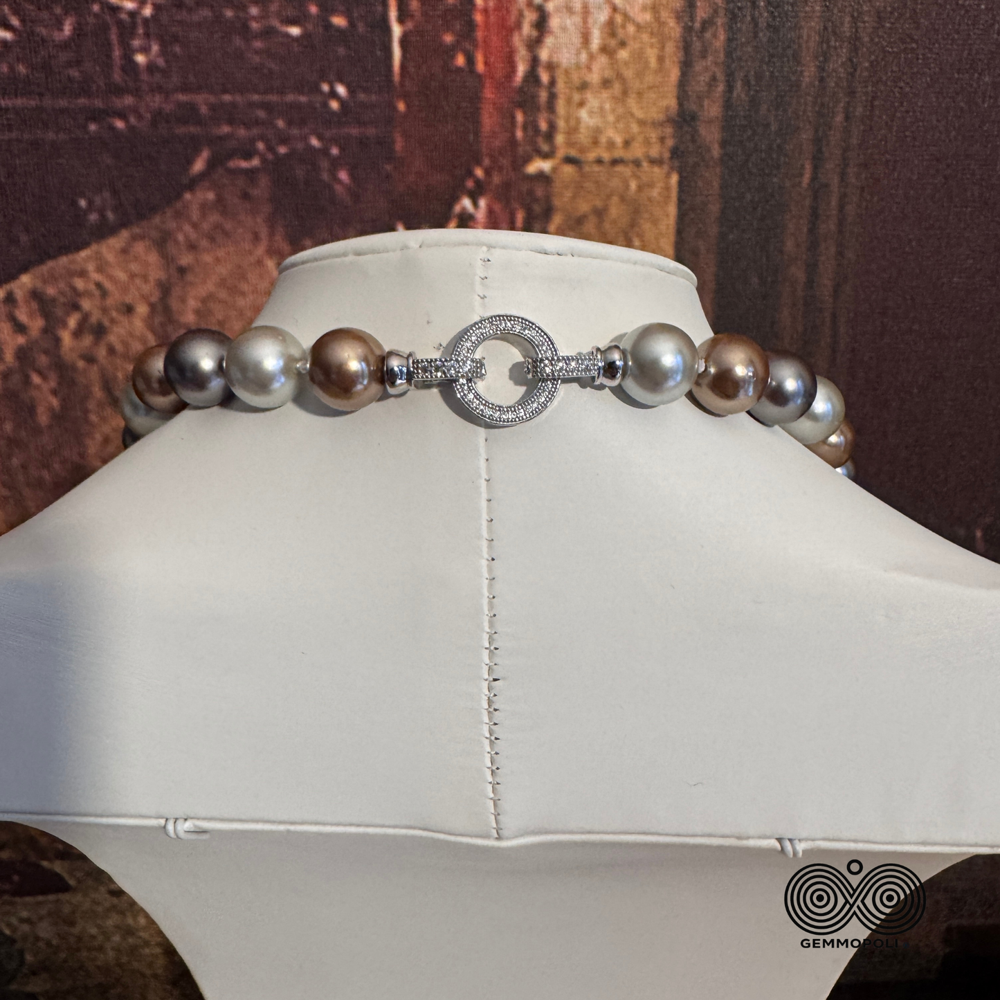Dettaglio chiusura collana Perle Tonde Madreperla 12 mm Grigio Perla Argento Champagne 