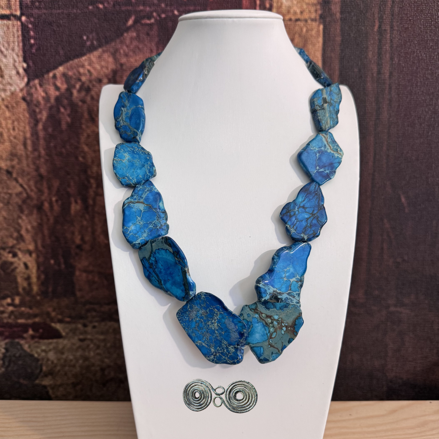 collana pietre naturali blu grandi irregolari elegante 