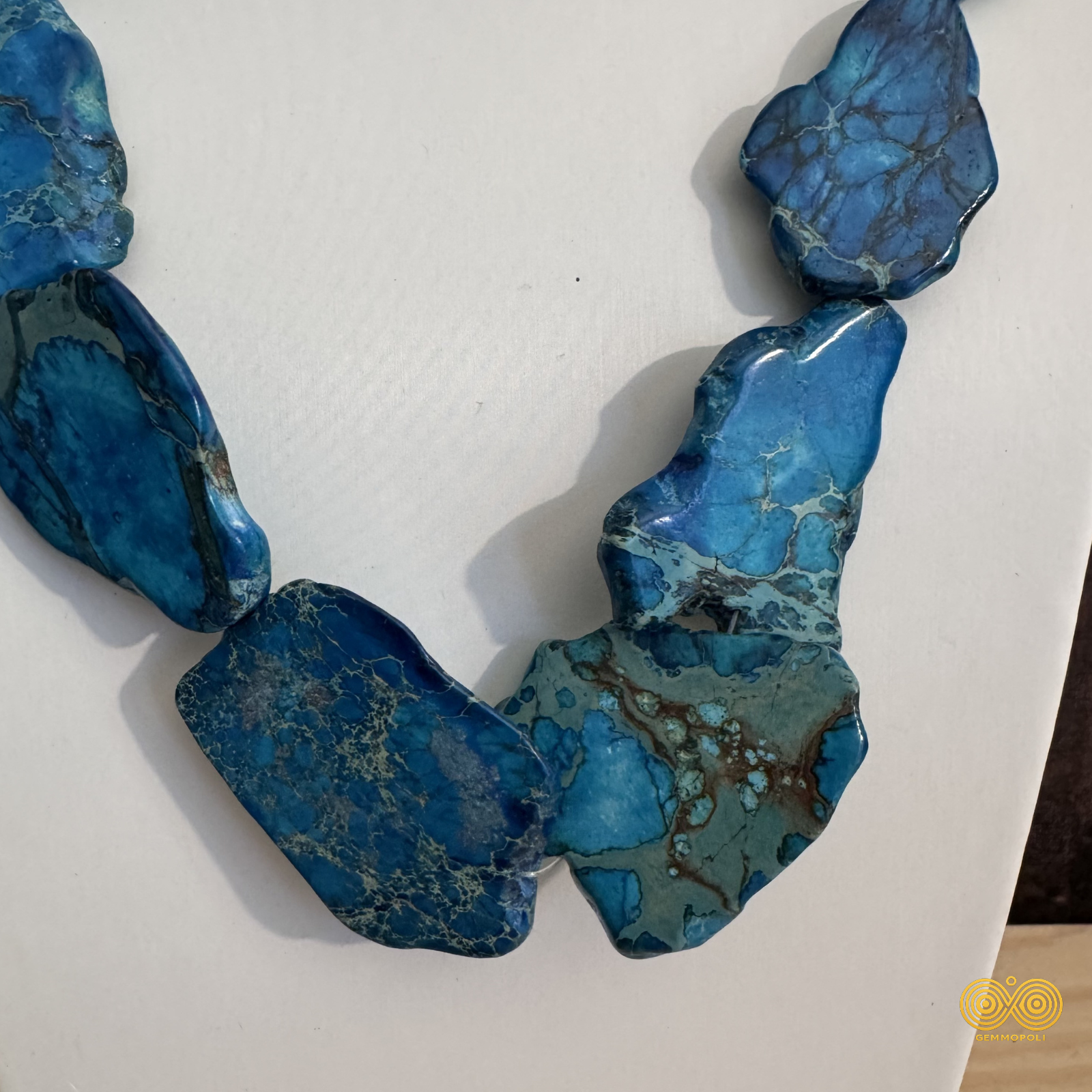 Dettaglio pietre naturali Diaspro Imperiale Blu irregolari 