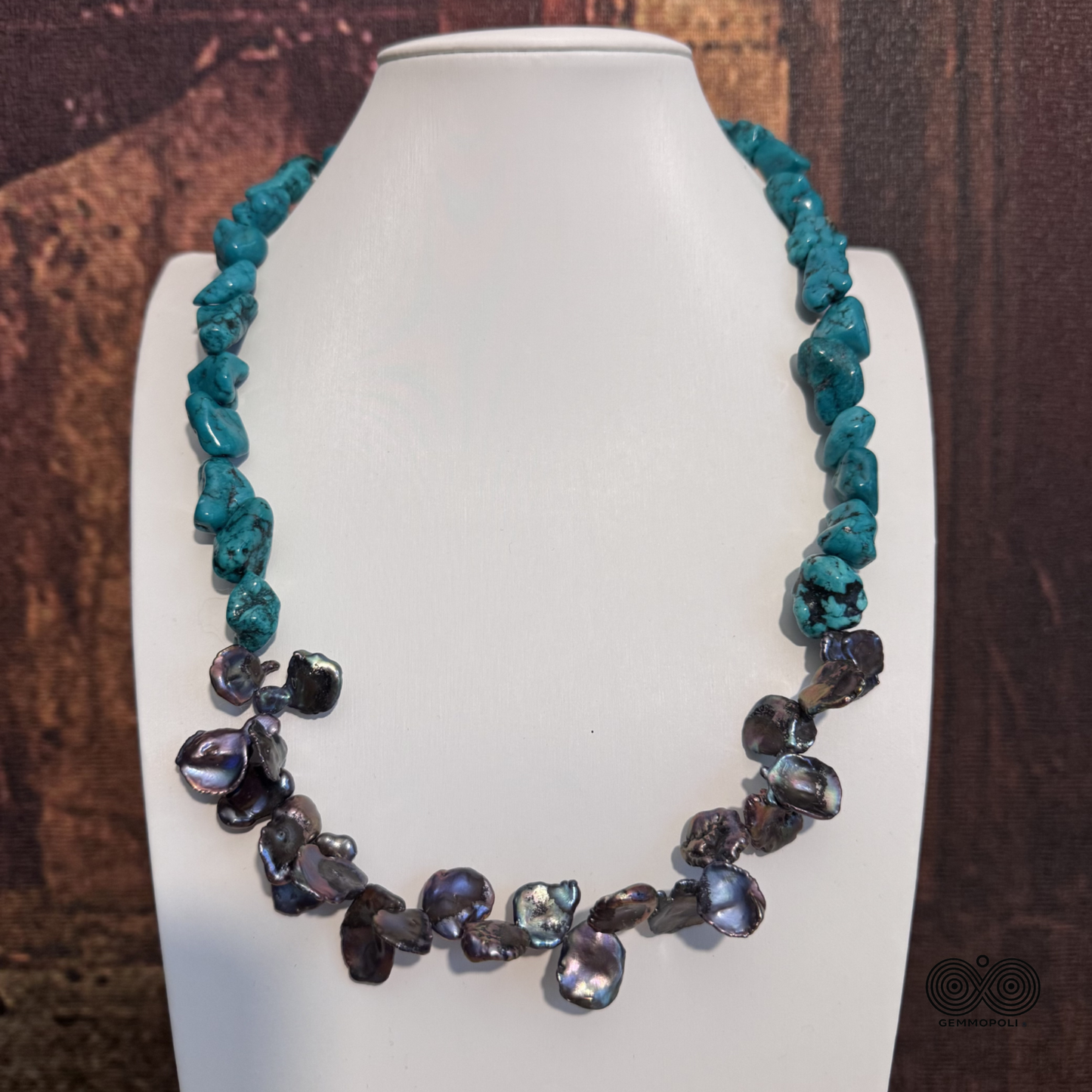 vista frontale collana GA0049 
collana in howlite verde turchese e perle heishi grigie 