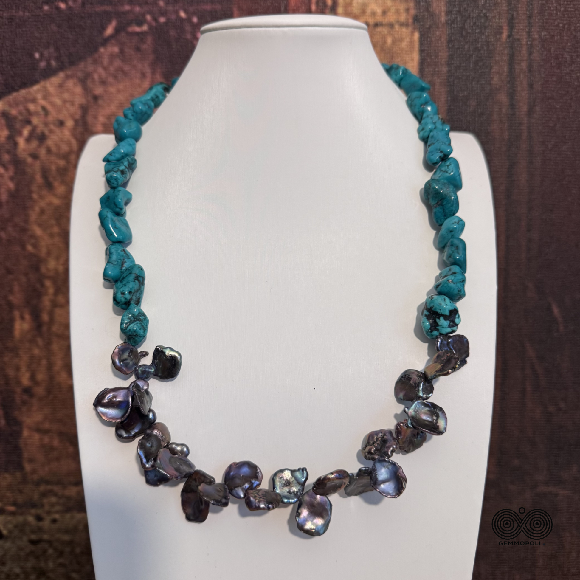 vista frontale collana GA0049 
collana in howlite verde turchese e perle heishi grigie 