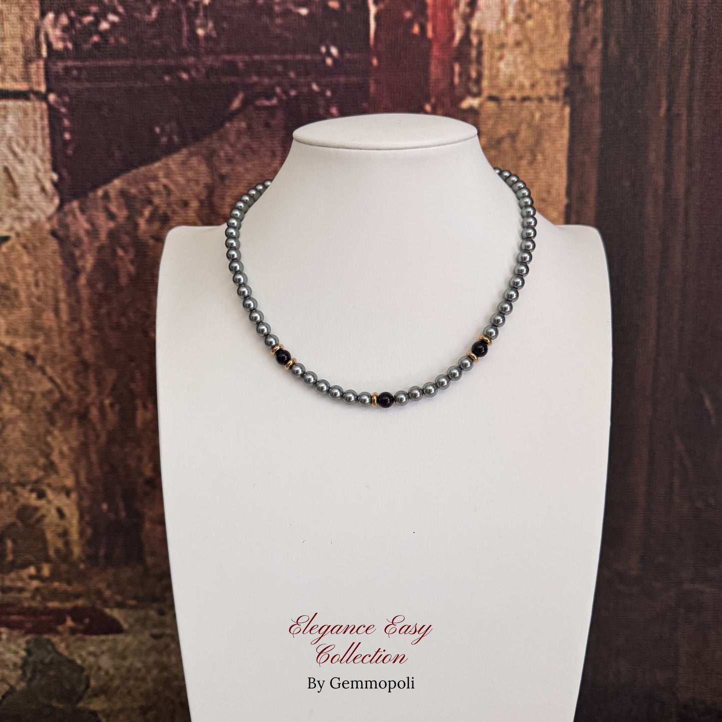 Collana donna grigia moderna con tre perle centrali nere 