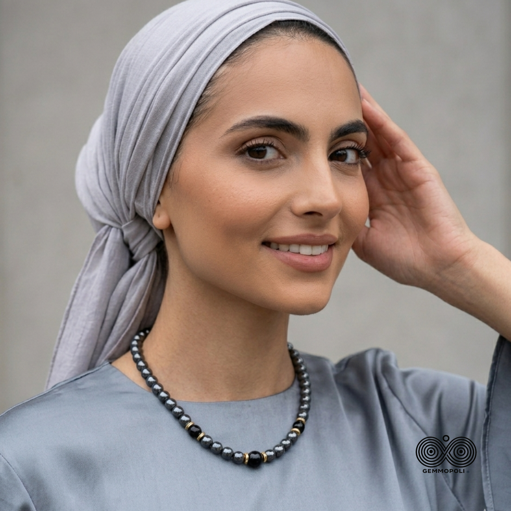 Collana Donna indossata 6 mm Madreperla Grigia Gemmopoli 