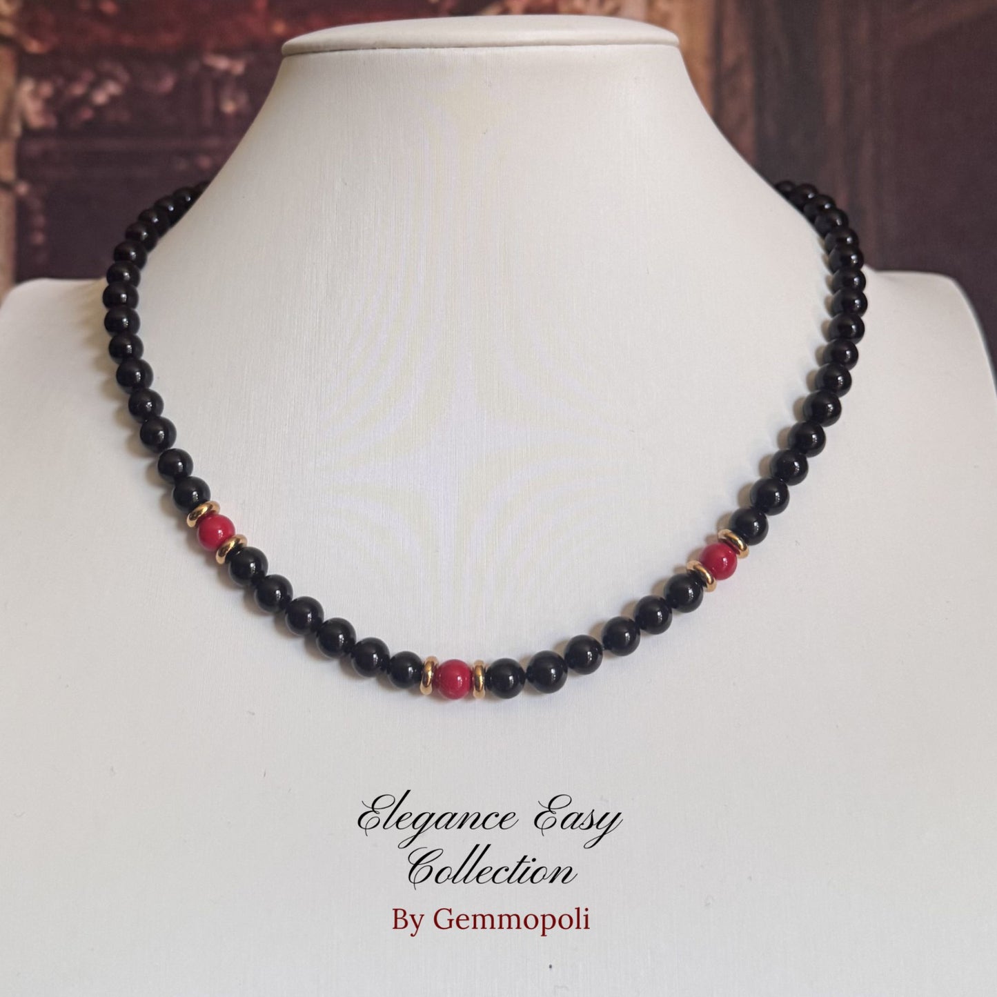 Collana Elegance Easy nera con 3 perle centrali rosse acciaio gold 