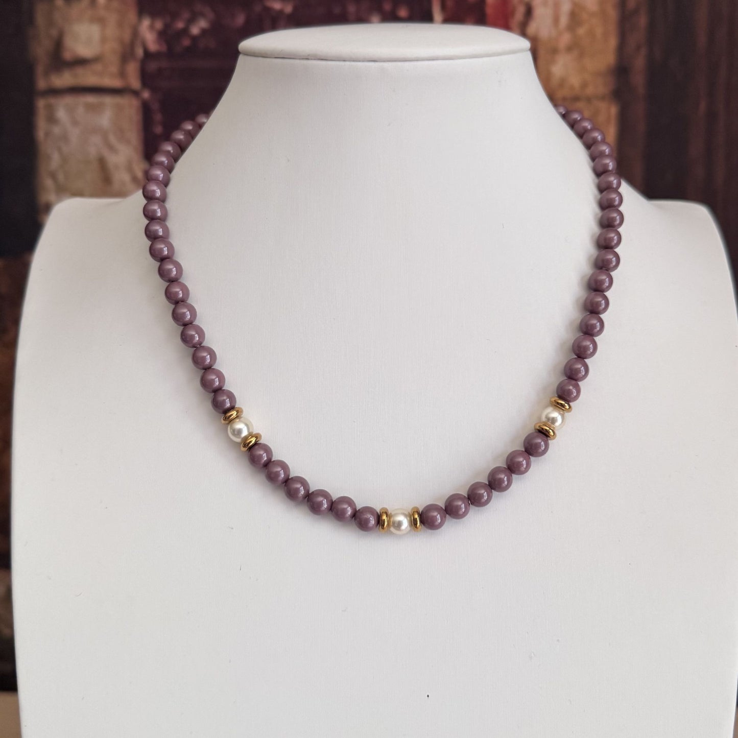 Collana Elegance Easy tortora con 3 perle centrali bianche 6 mm acciaio gold 