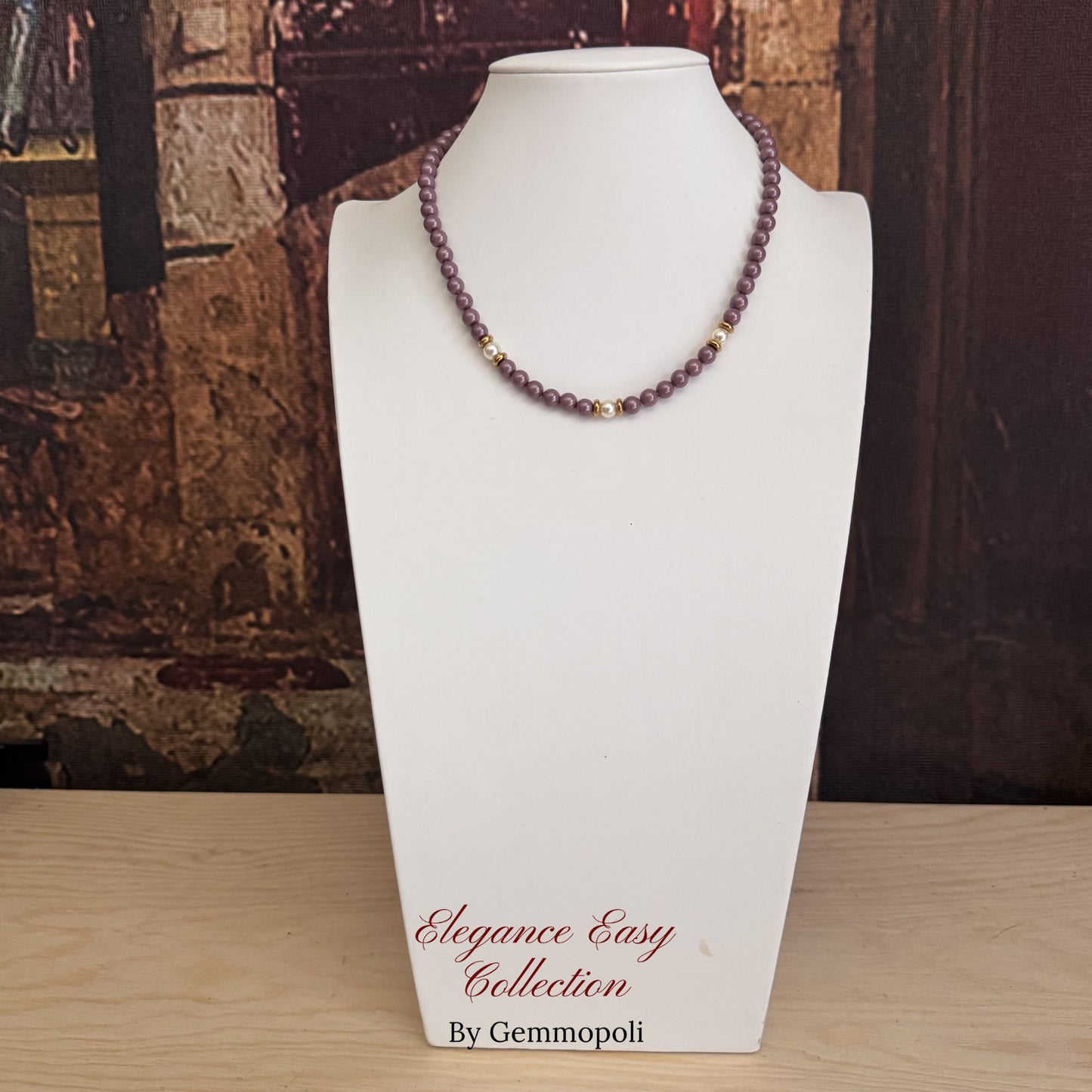 Collana donna tortora raffinata con tre perle centrali bianche 