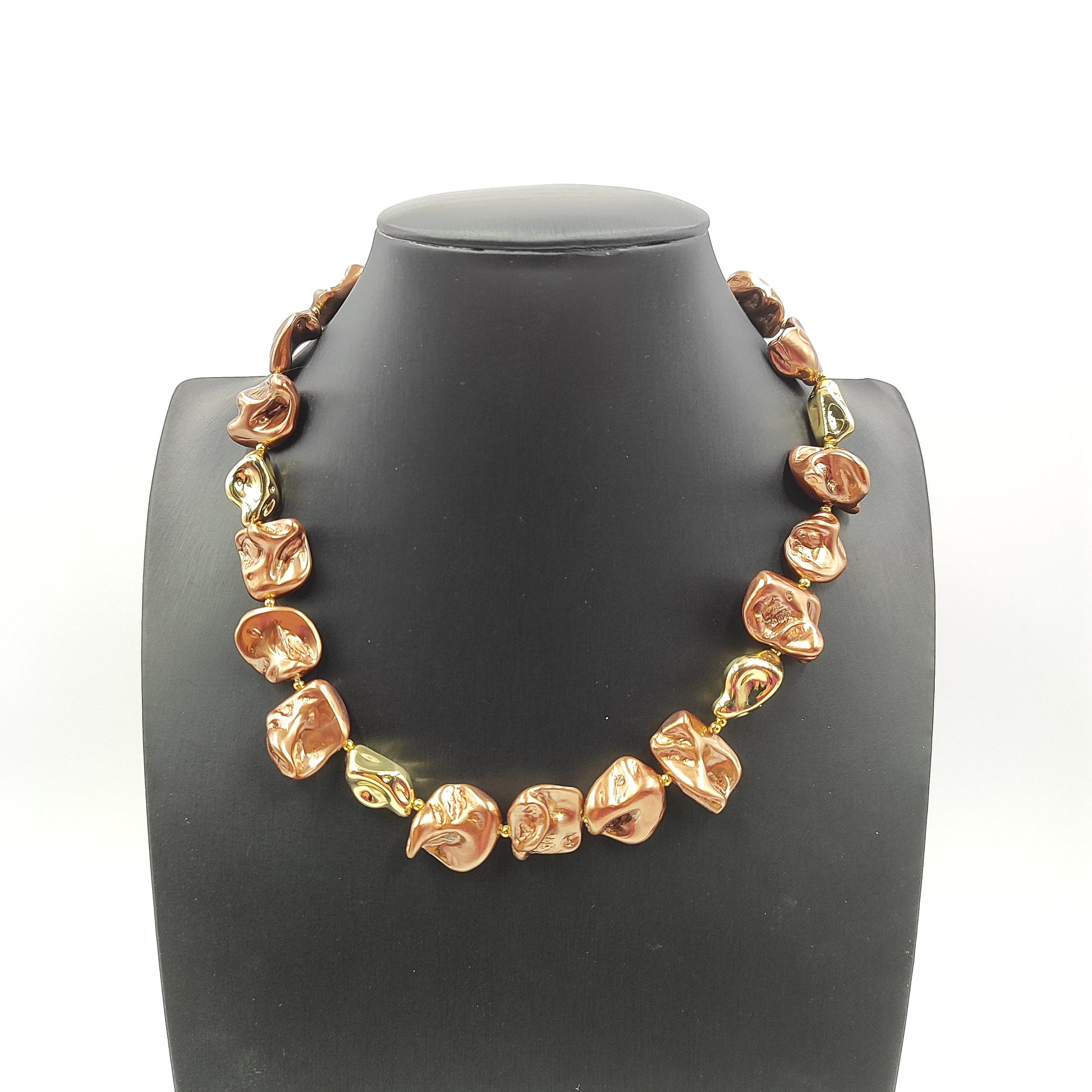 Collana Shell Pearl Elegance, alternativa di lusso alle Perle di Maiorca, marrone/oro, GA0018. 