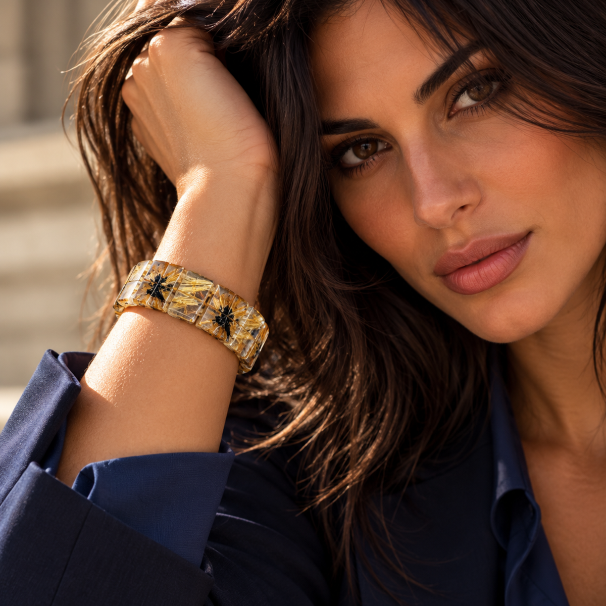 Modella con bracciale Quarzo Rutilato rettangolare 10x20 mm MA0053