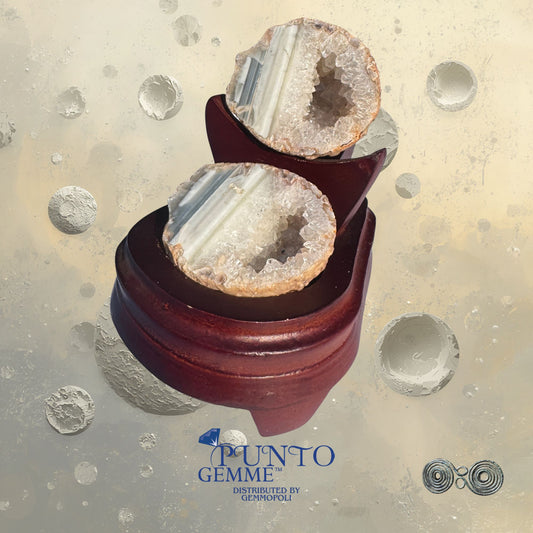 Geode di agata striata naturale aperto su base in legno decorativa MI1033.