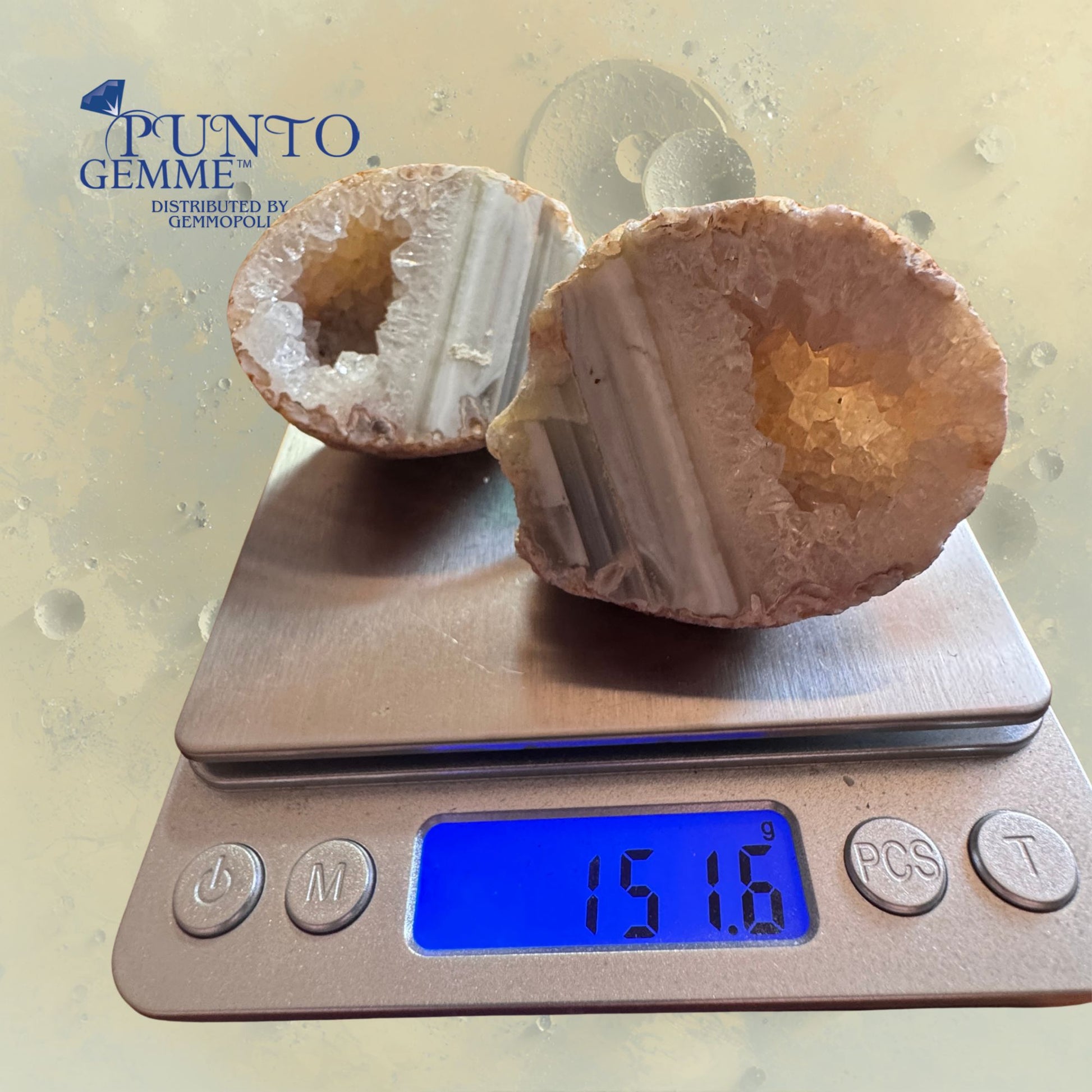 Peso del geode di agata striata MI1033 su bilancia di precisione: circa 151.6g.