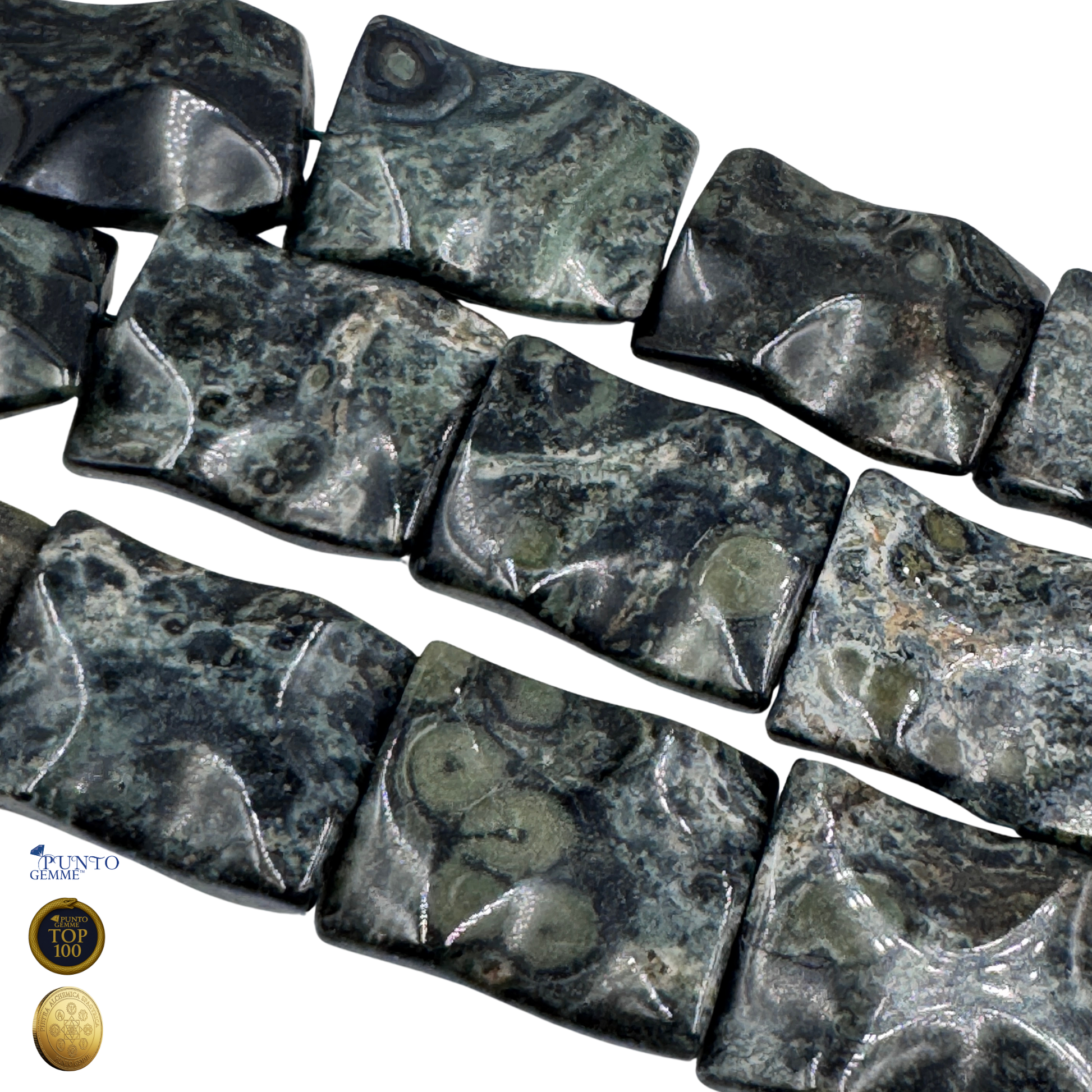 Primo piano della forma Rettangolare 19x25 mm di Diaspro Kambaba, con particolare sui vortici e le marcature naturali.