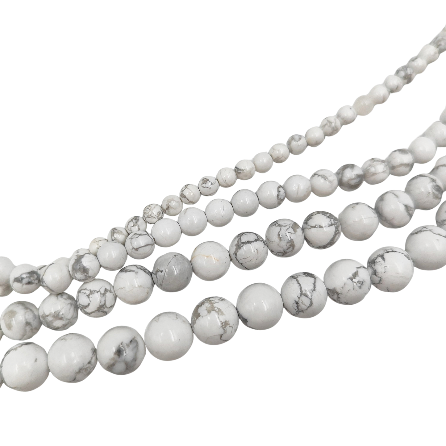 Filo di Howlite Bianca naturale PE0420 nelle varianti 4, 6, 8, 10mm, con caratteristiche venature grigie naturali.