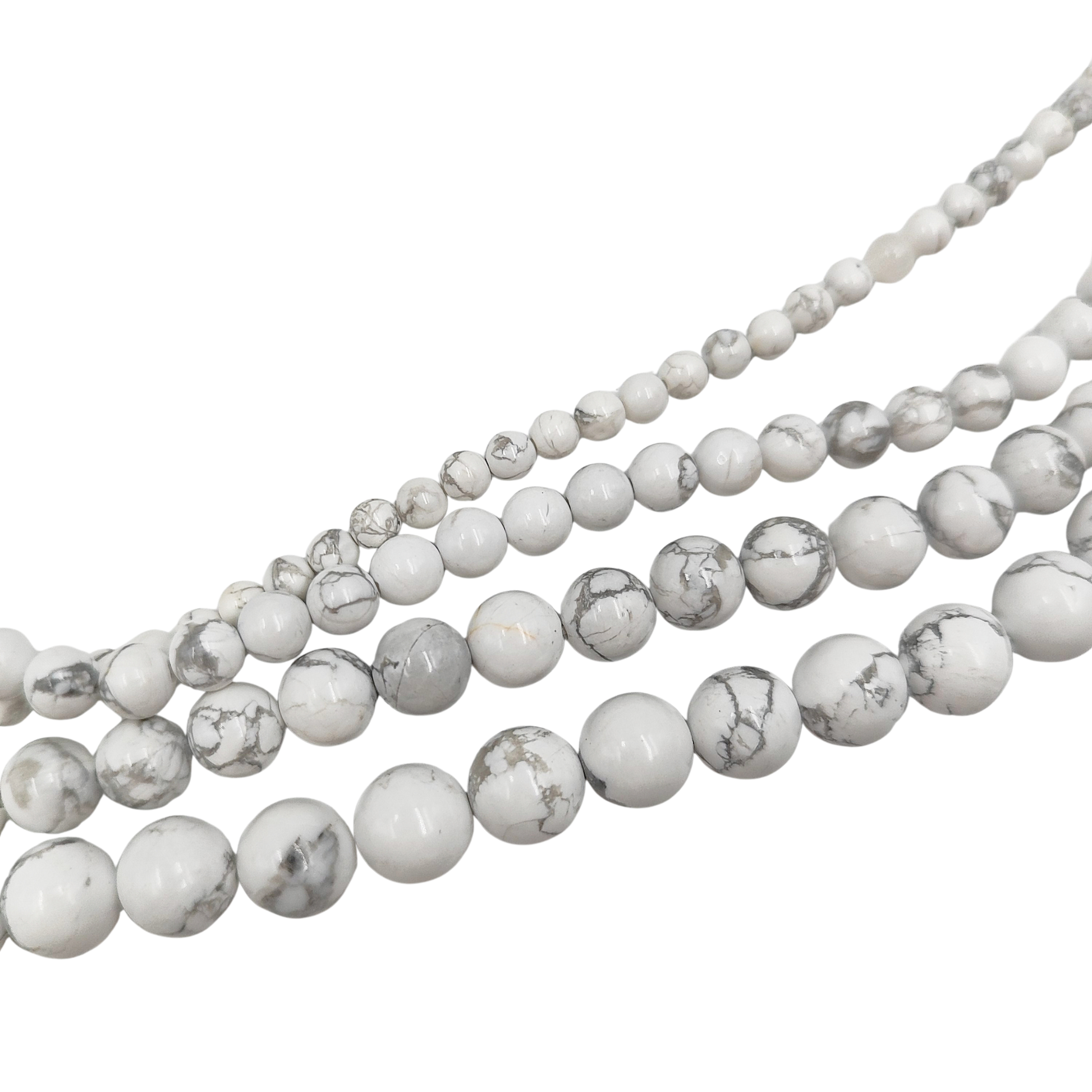 Filo di Howlite Bianca naturale PE0420 nelle varianti 4, 6, 8, 10mm, con caratteristiche venature grigie naturali.