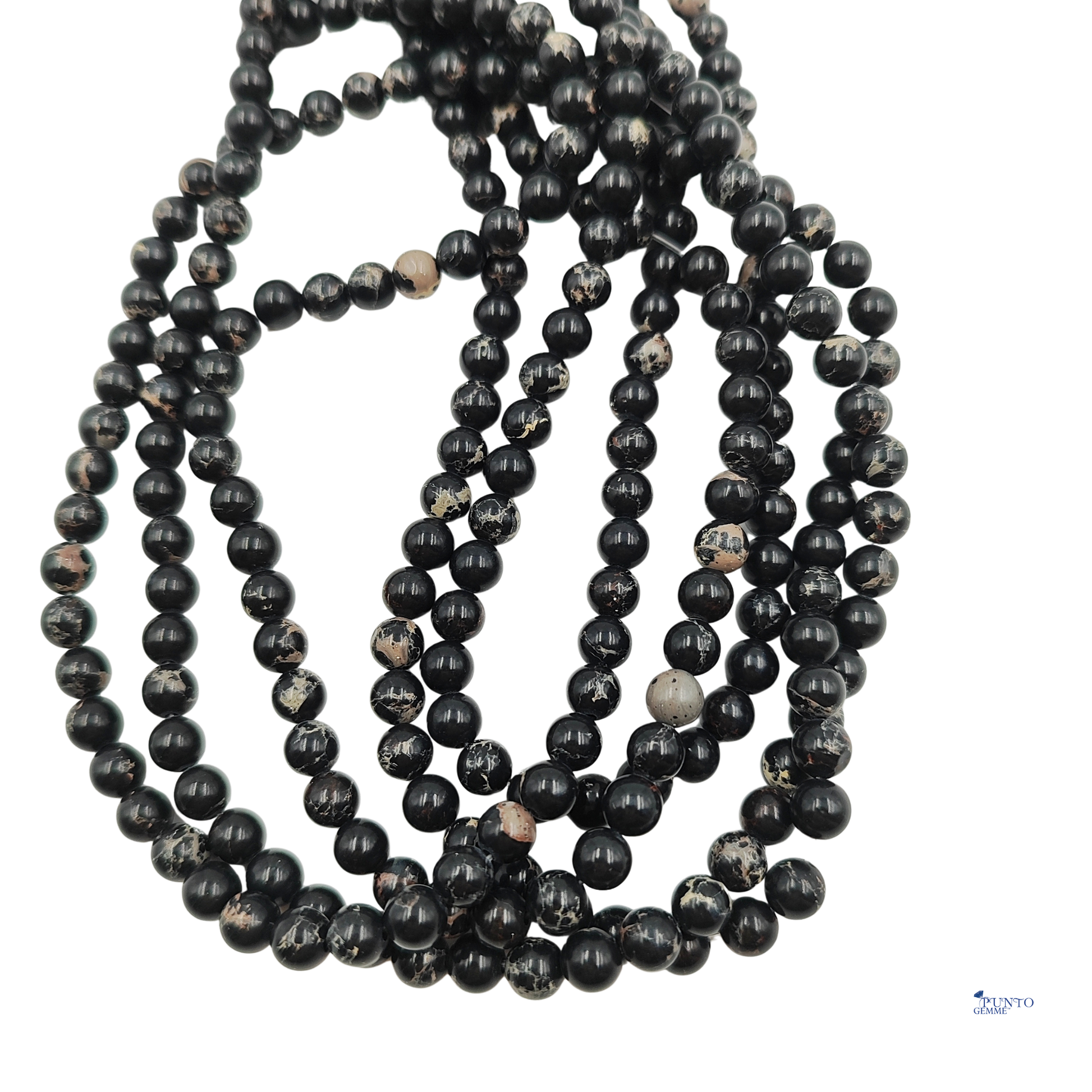 Primo piano di una perla che evidenzia la finitura liscia.