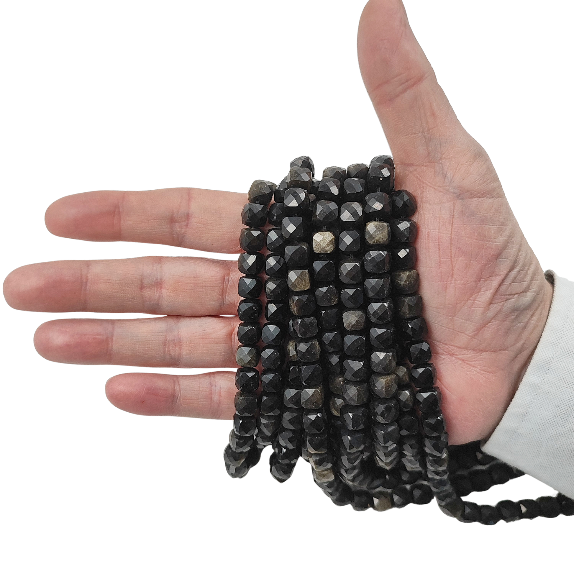 Dettaglio dell'ottima sfaccettatura sulle perle di Ossidiana Gold, che ne esalta la bellissima lucentezza naturale.