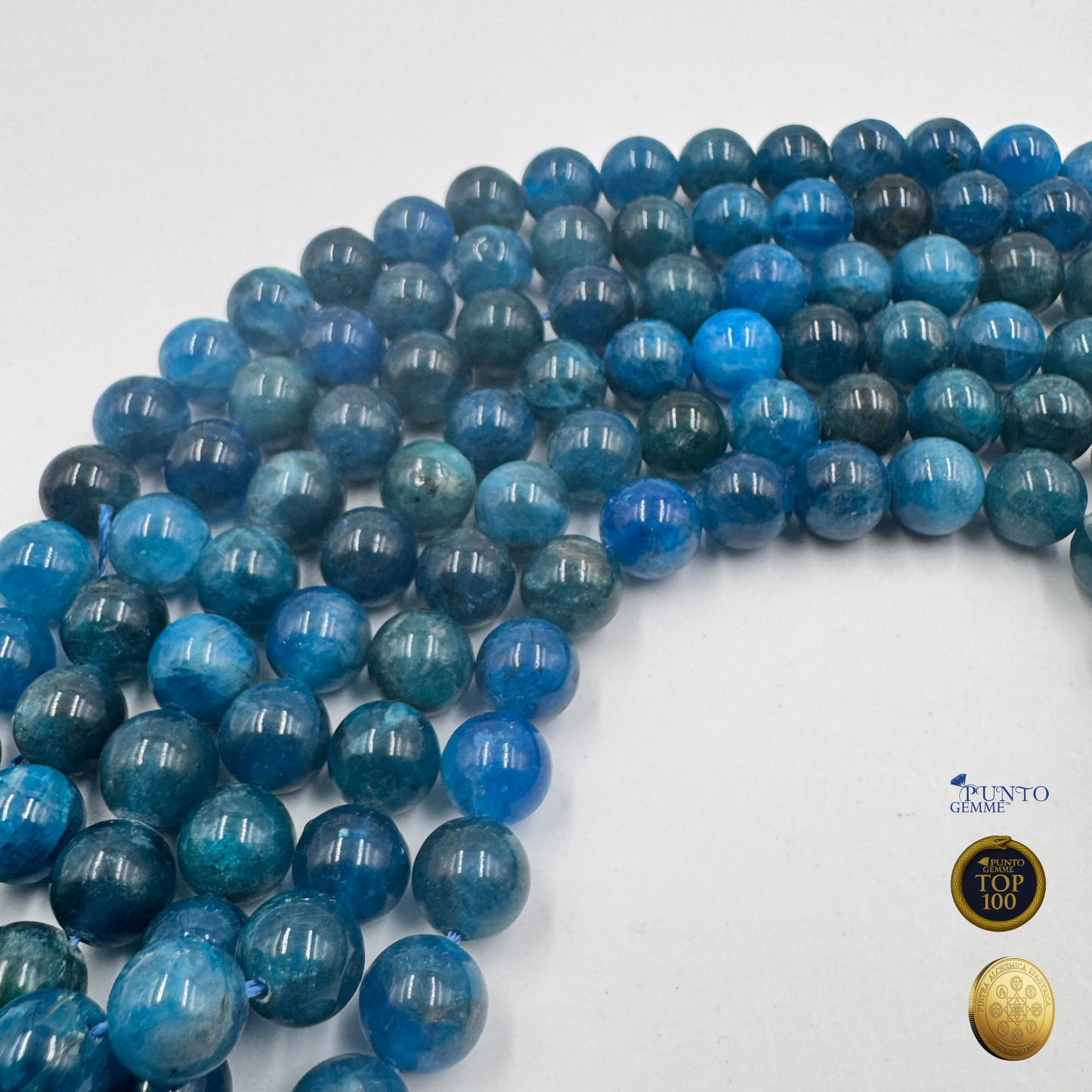 Apatite Blu 8mm su sfondo bianco, lunghezza standard. Punto Gemme